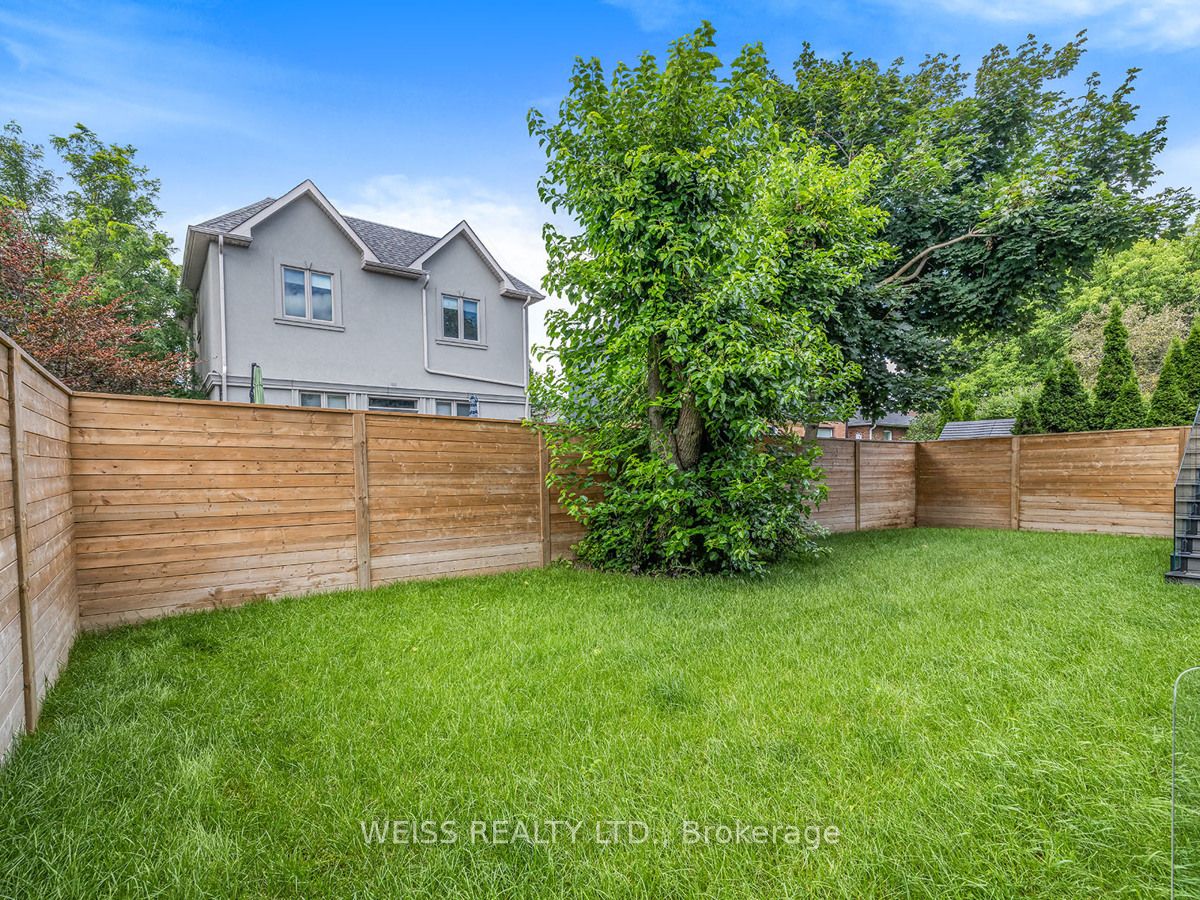 80 Charleswood Dr