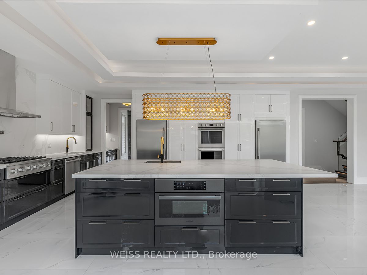 80 Charleswood Dr