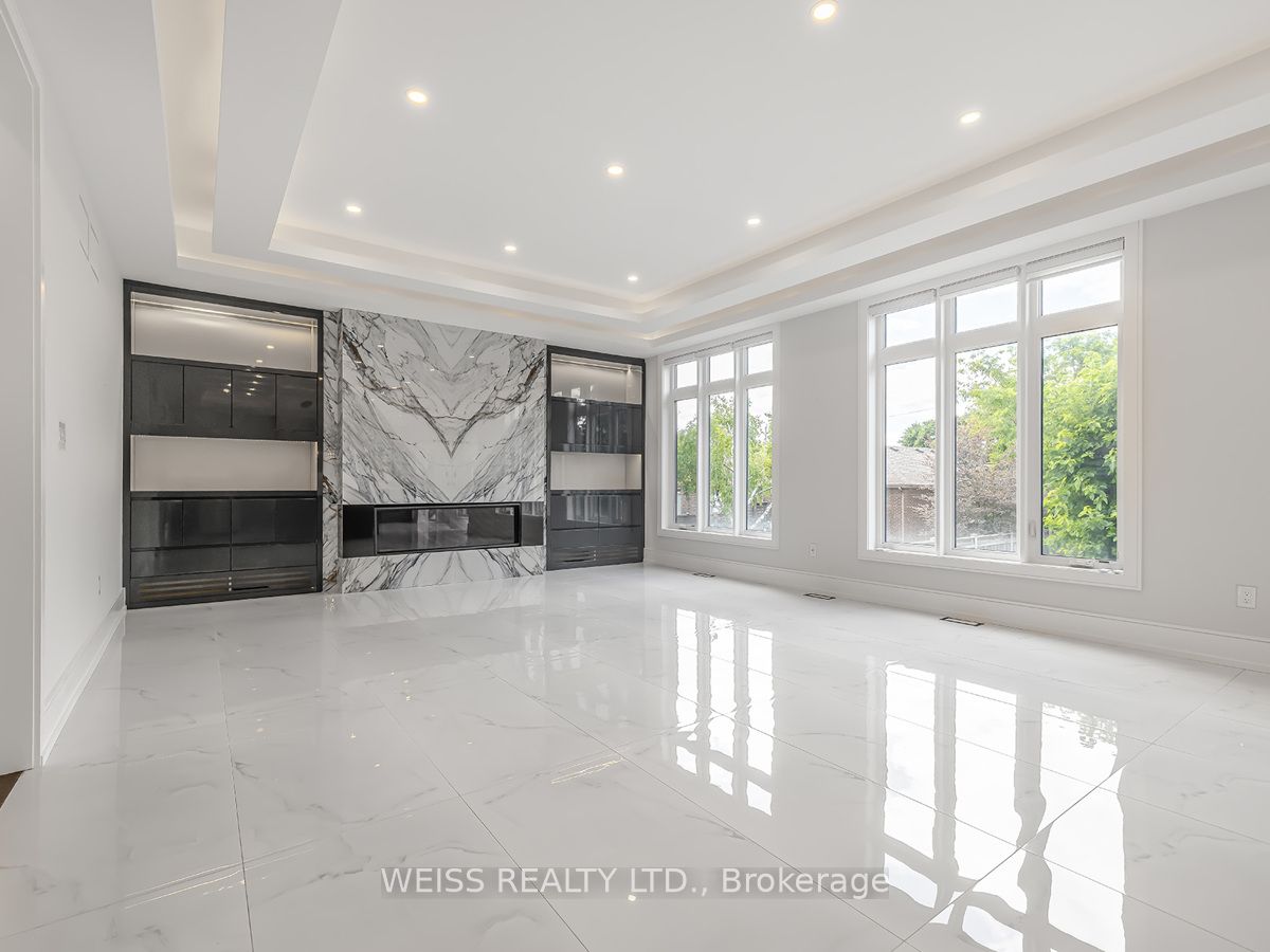 80 Charleswood Dr