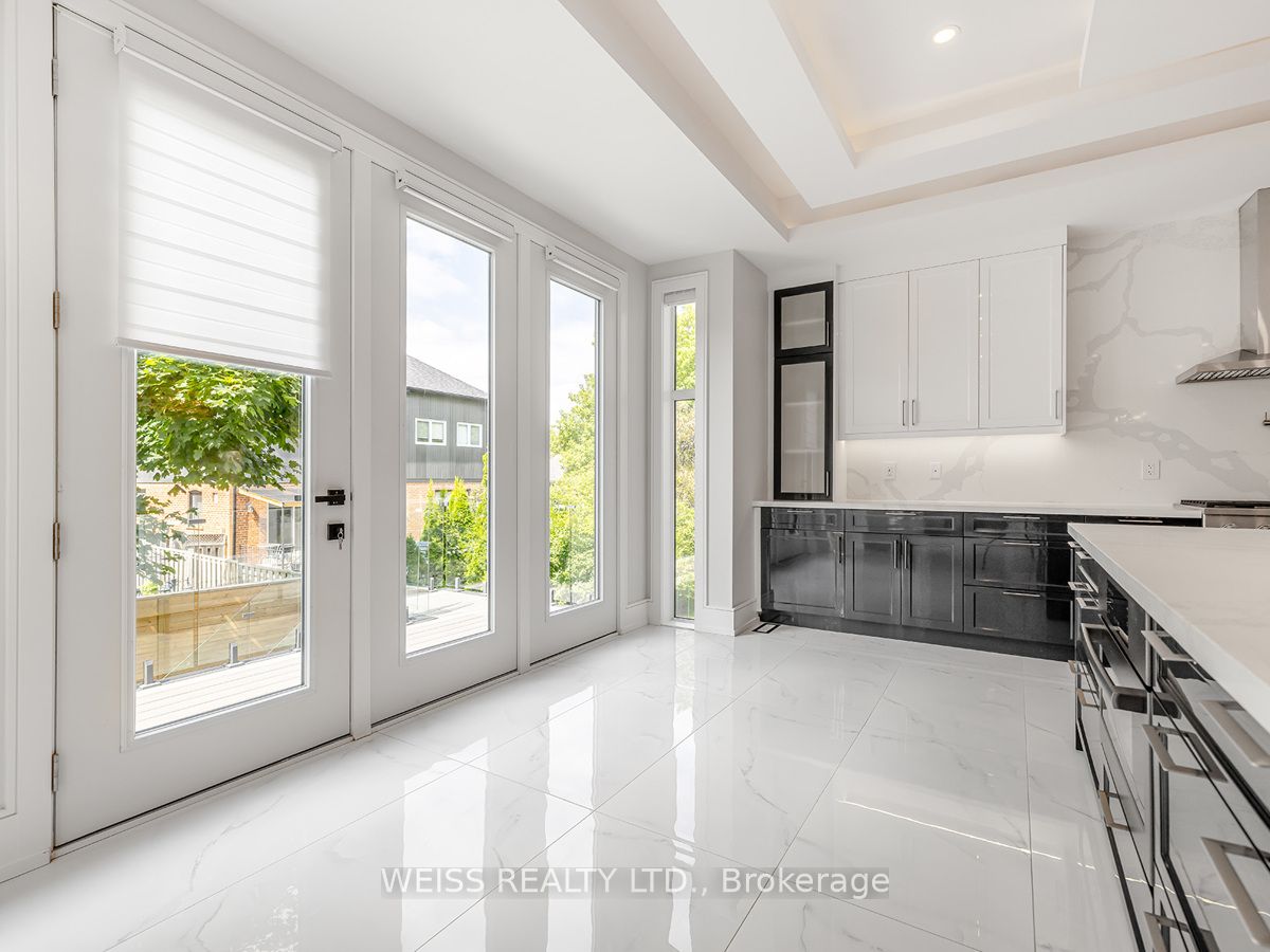 80 Charleswood Dr