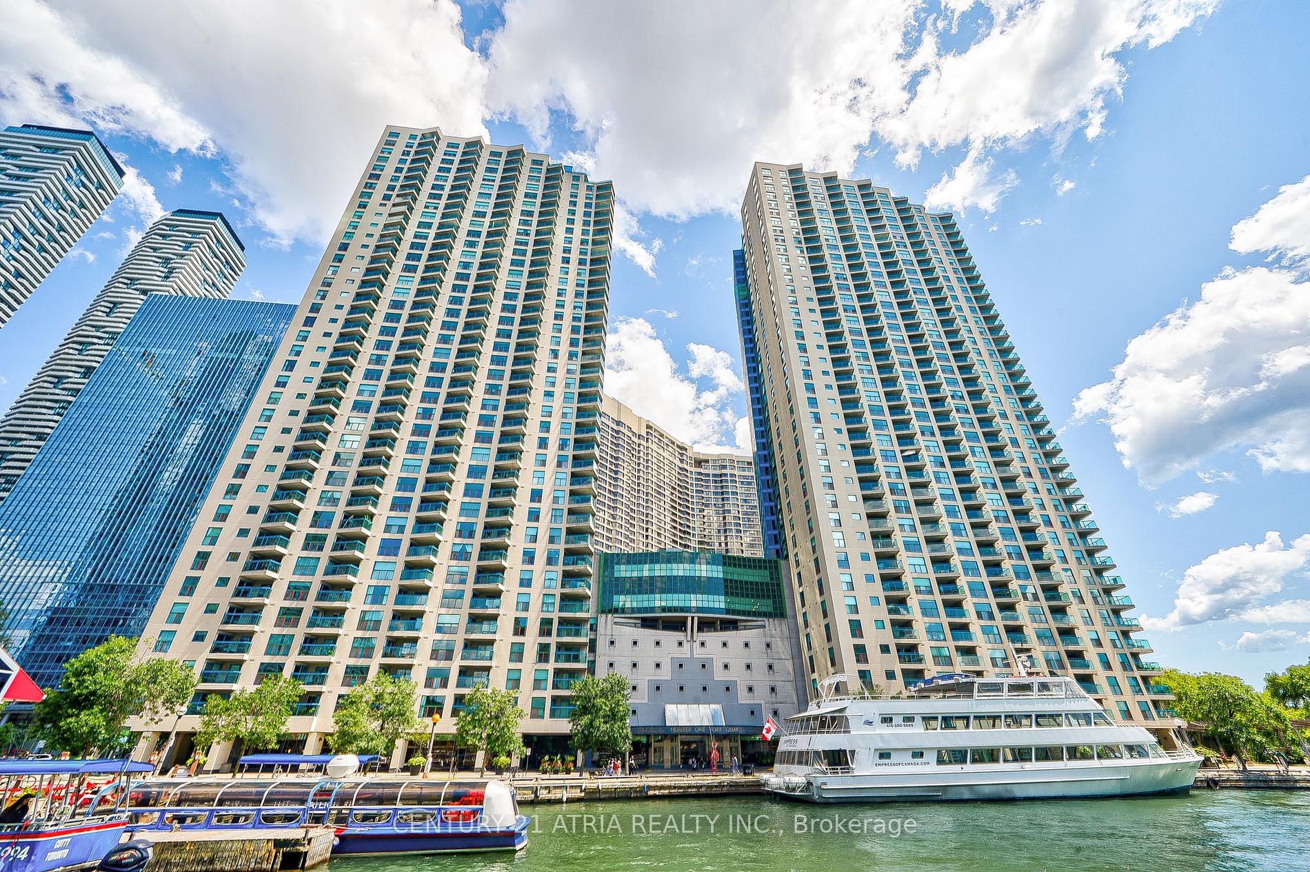 77 Harbour Sq, #811