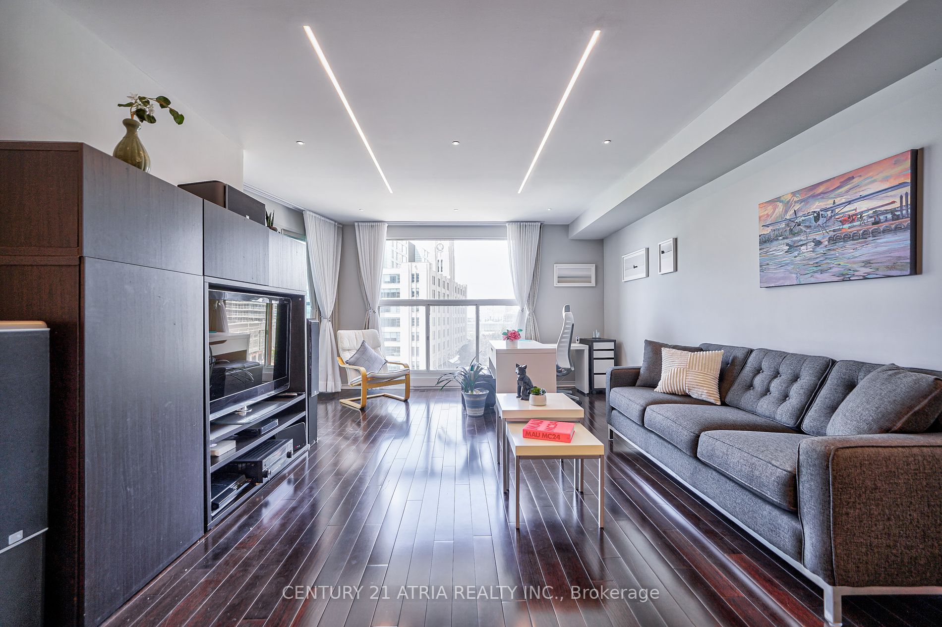 77 Harbour Sq, #811