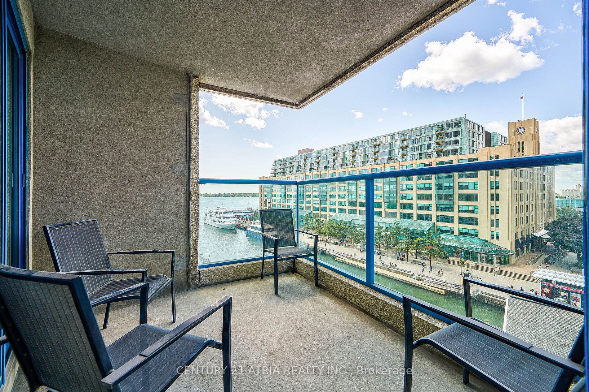 77 Harbour Sq, #811