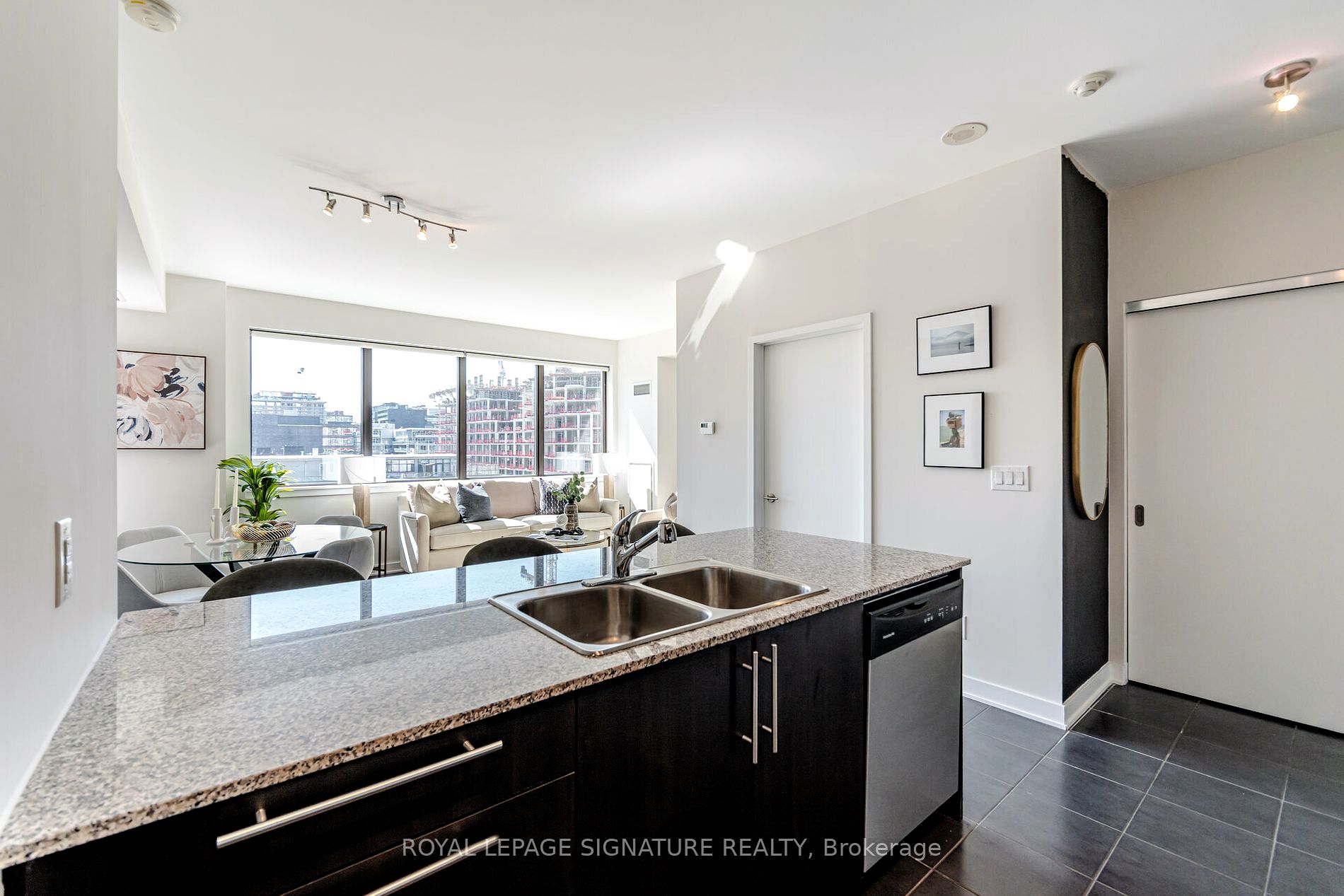 400 Wellington St W, #908