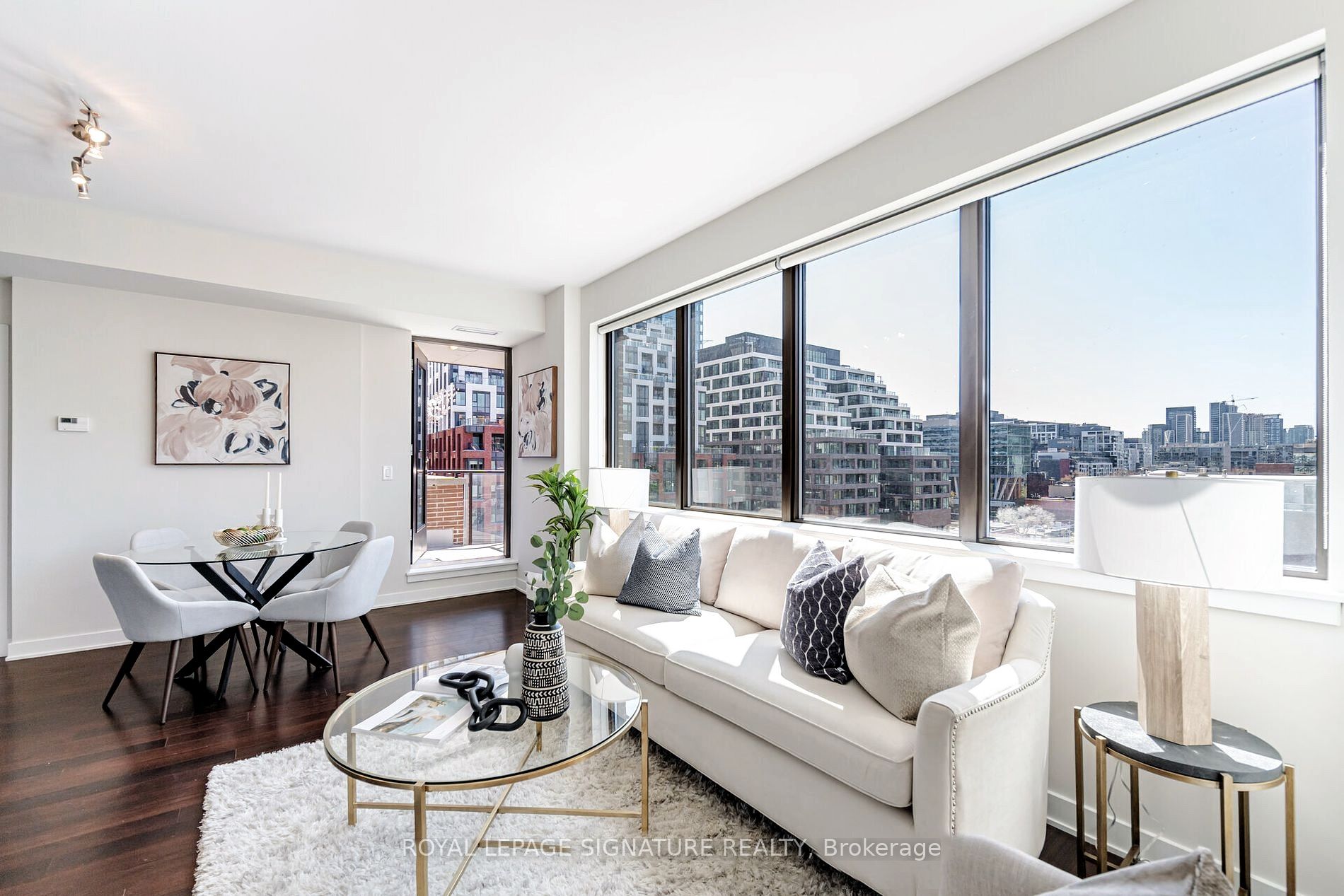 400 Wellington St W, #908