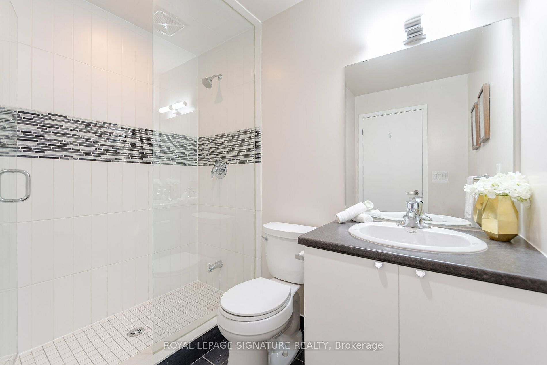 400 Wellington St W, #908
