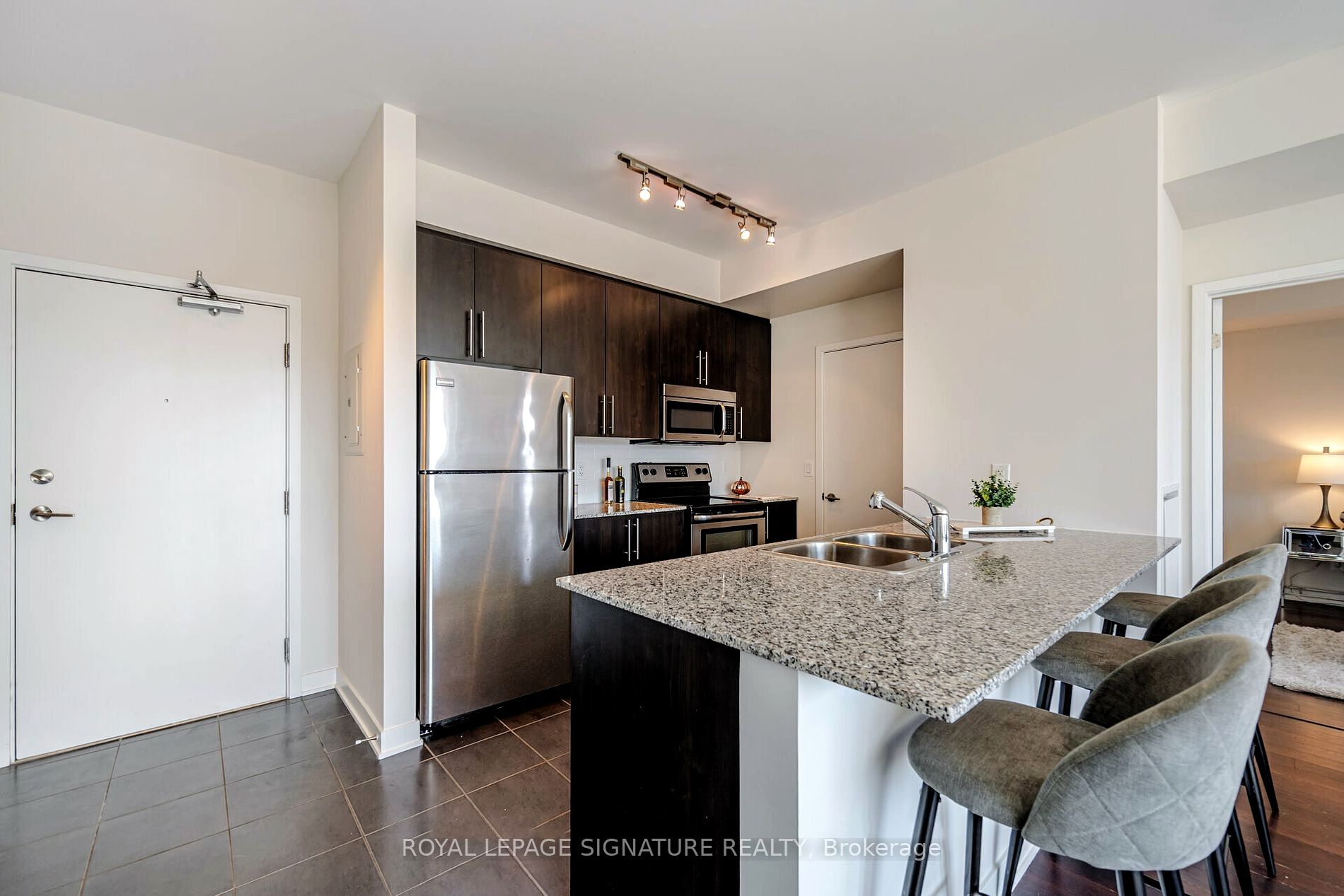 400 Wellington St W, #908