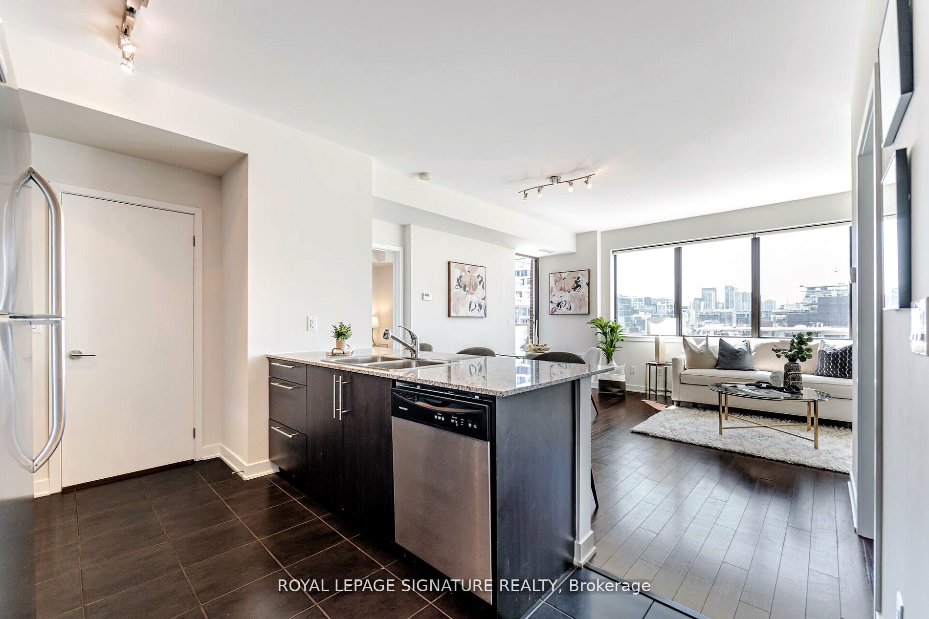 400 Wellington St W, #908