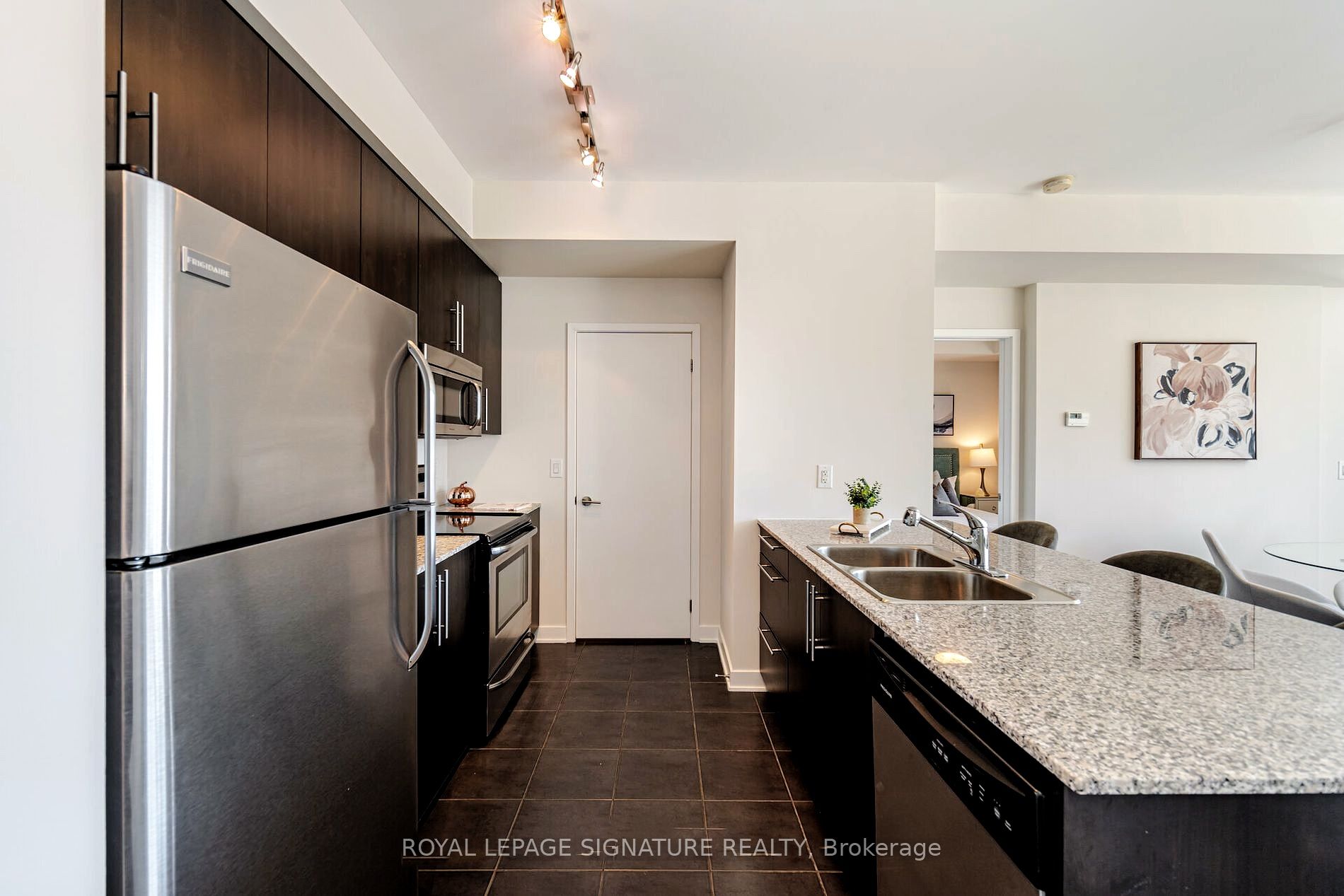 400 Wellington St W, #908