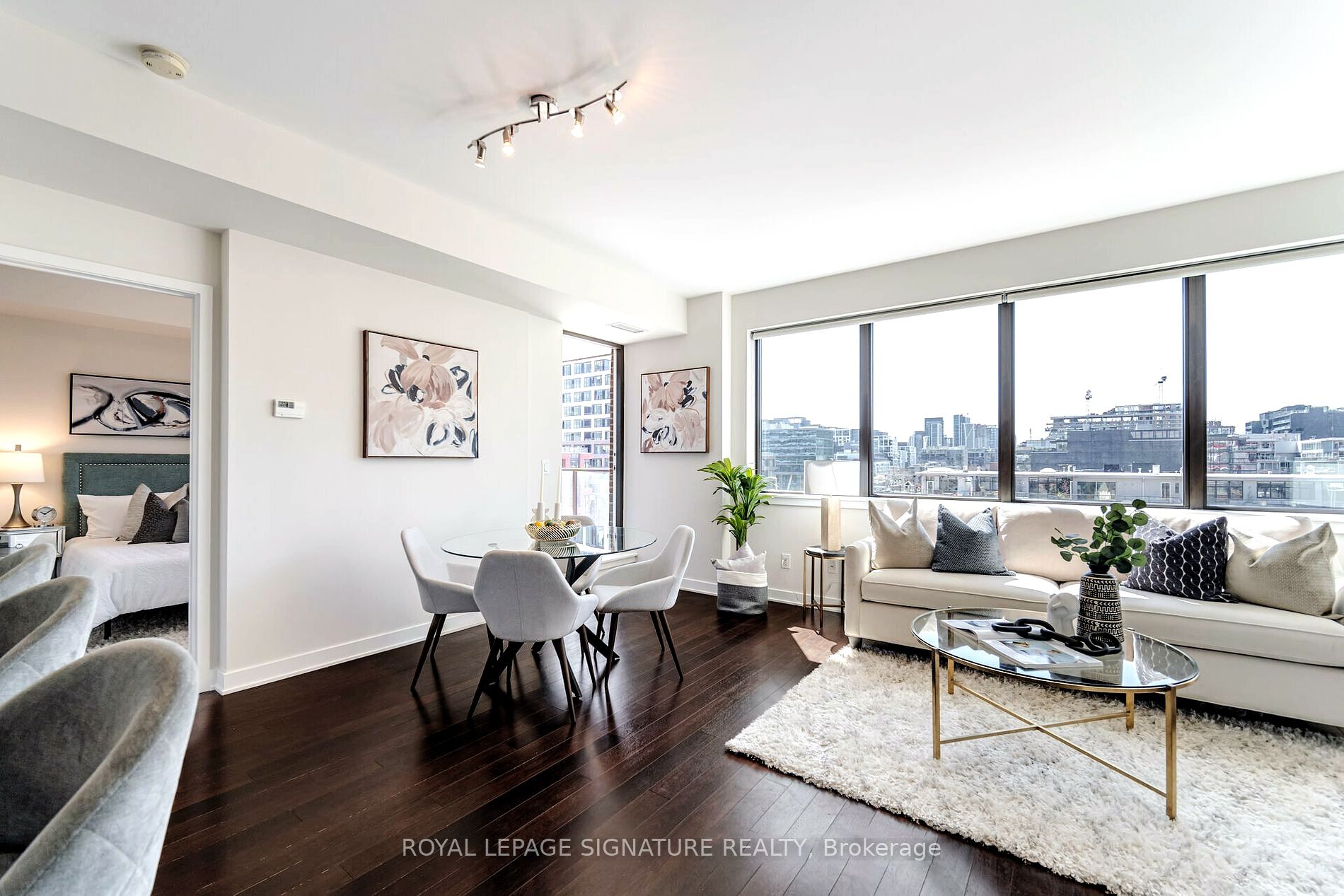 400 Wellington St W, #908