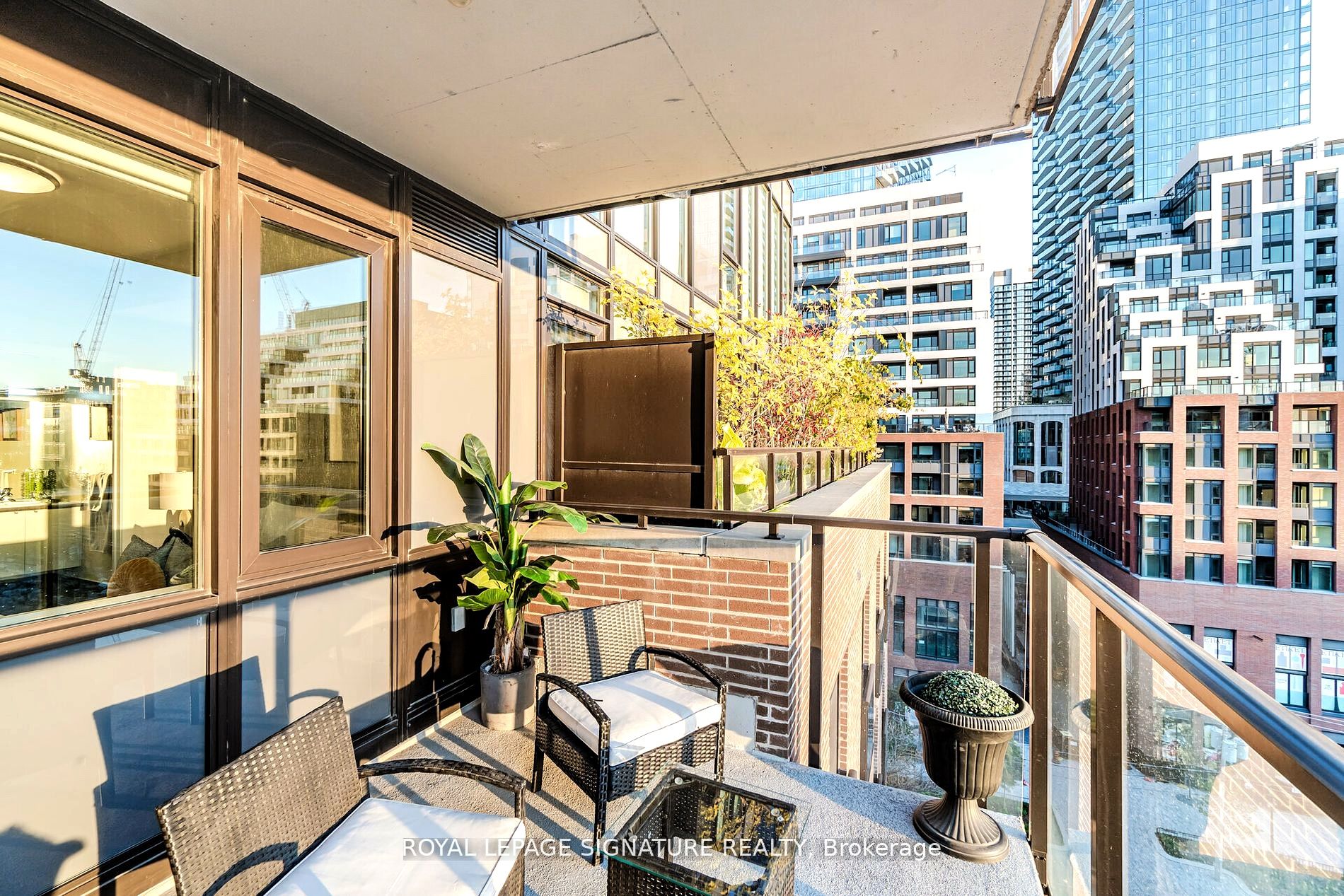 400 Wellington St W, #908