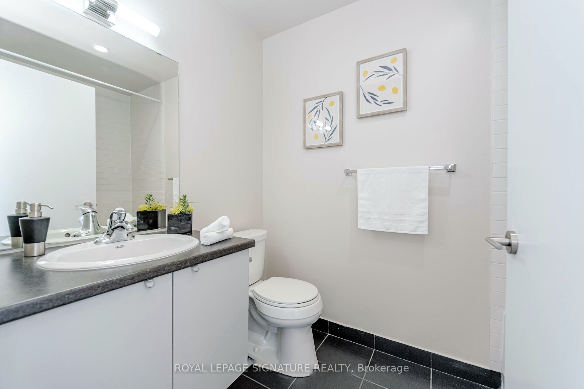 400 Wellington St W, #908