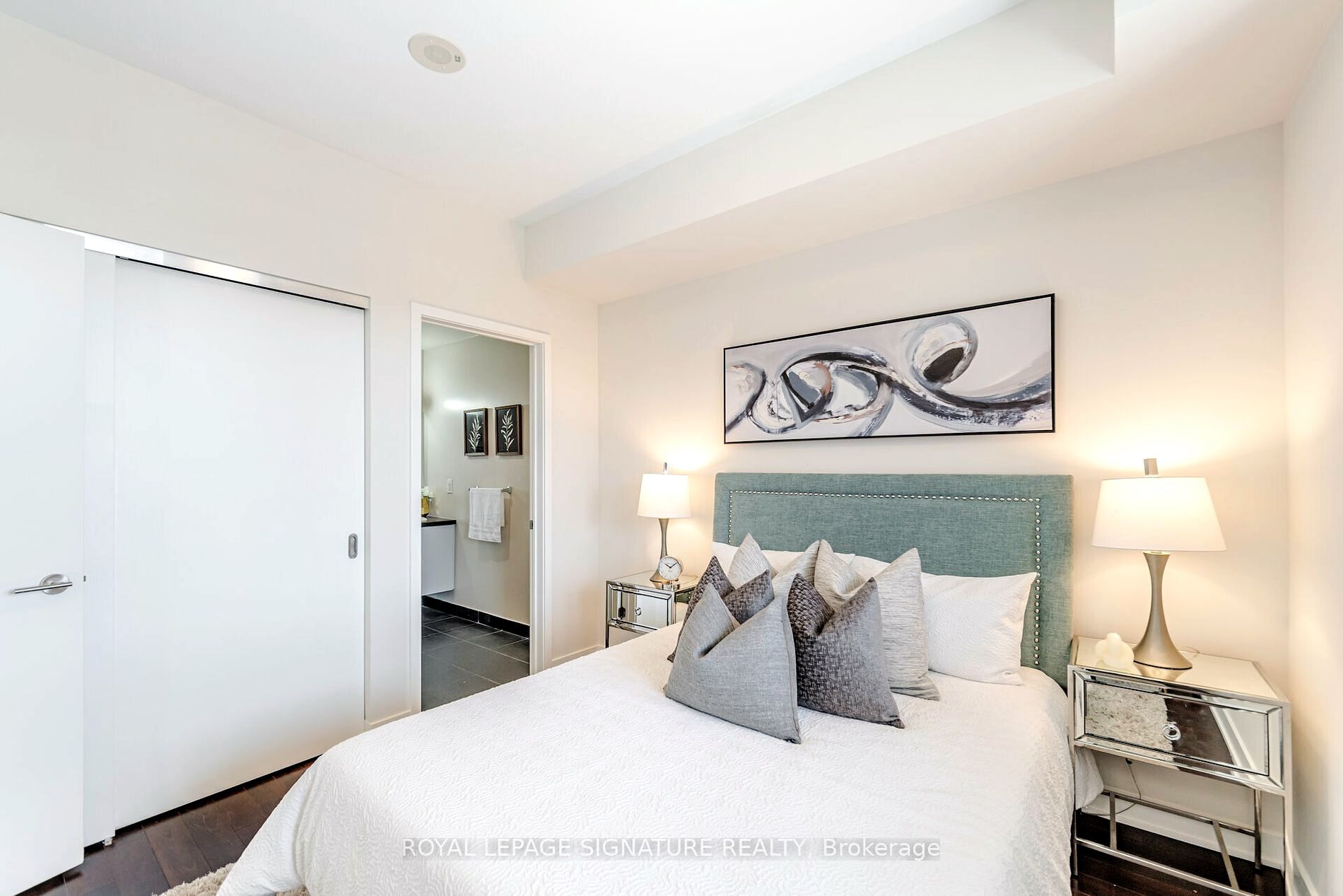 400 Wellington St W, #908
