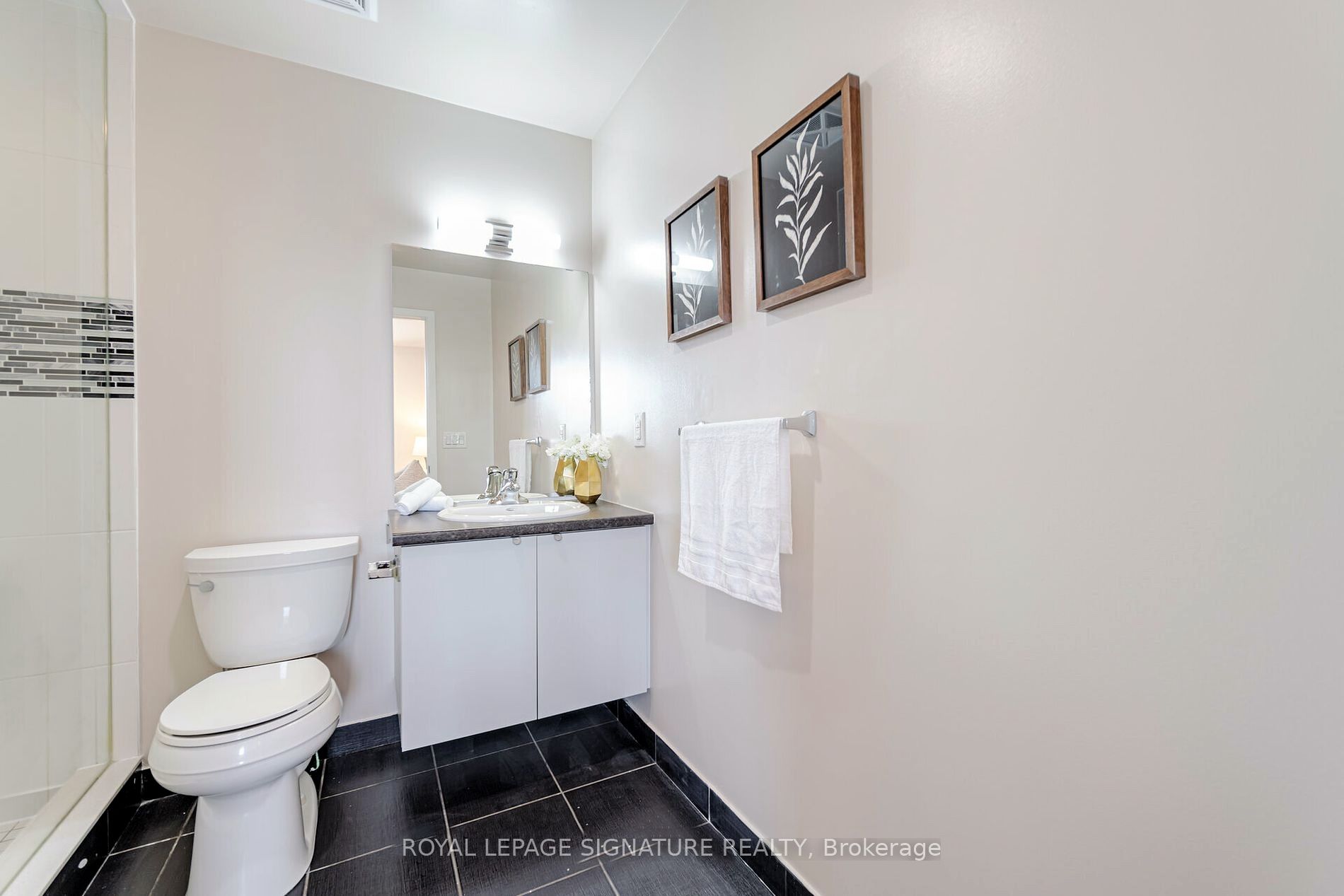 400 Wellington St W, #908