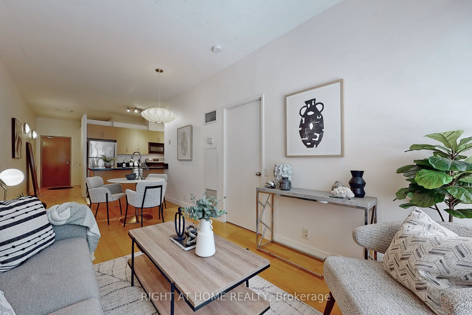 36 Charlotte St, #405