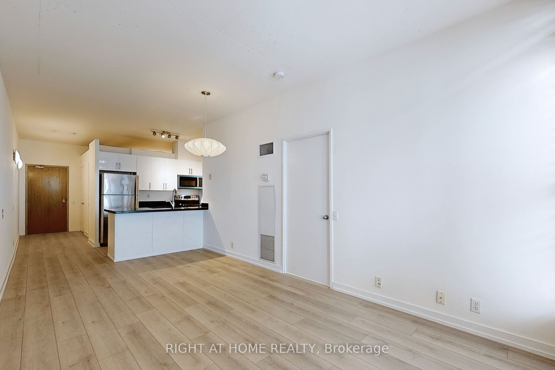 36 Charlotte St, #405