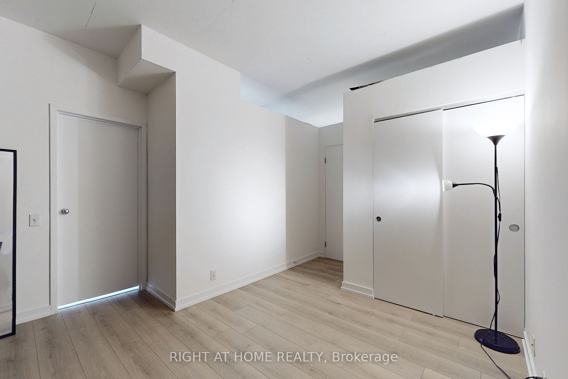 36 Charlotte St, #405