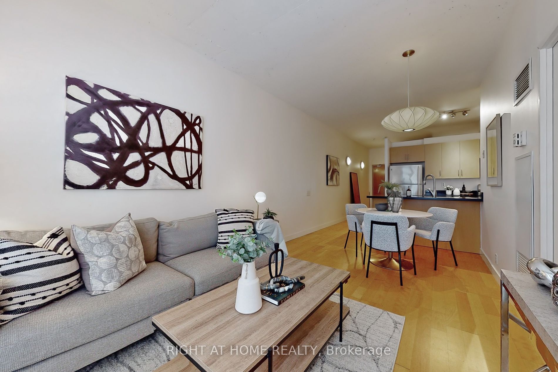 36 Charlotte St, #405