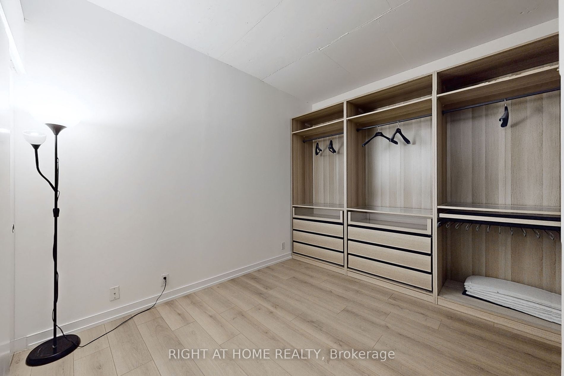 36 Charlotte St, #405