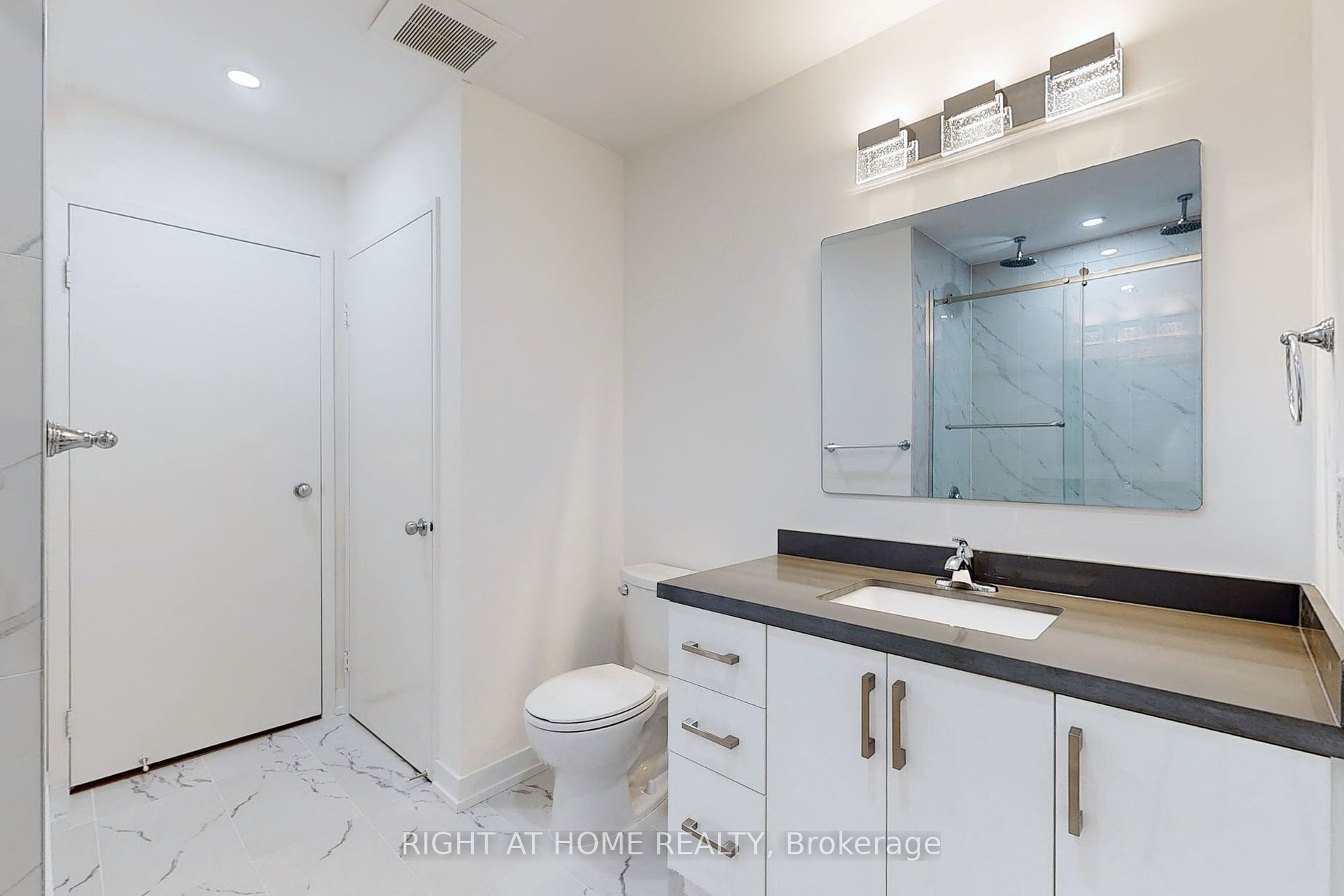 36 Charlotte St, #405