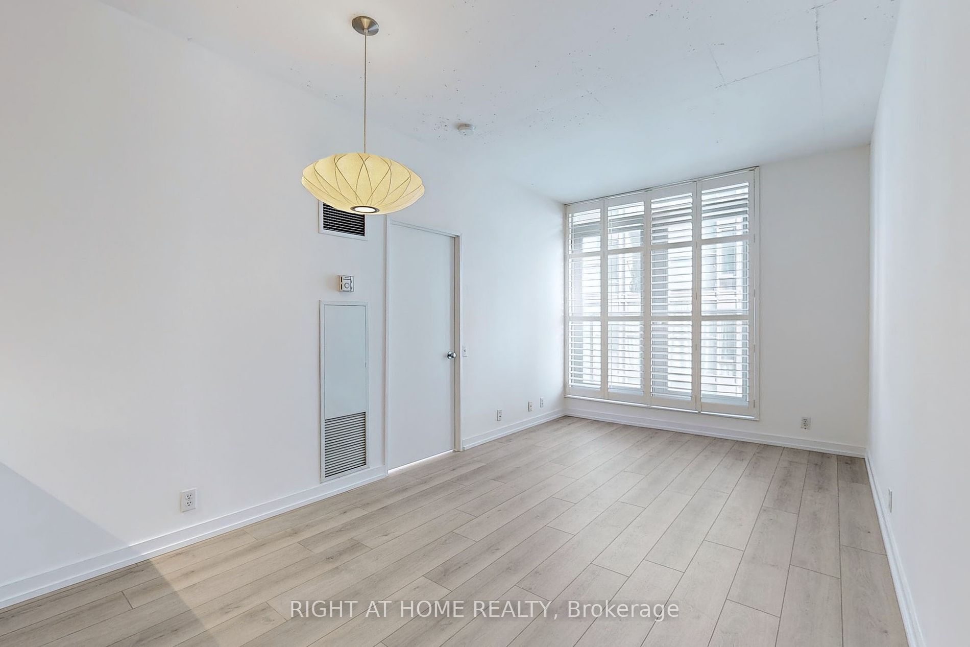 36 Charlotte St, #405