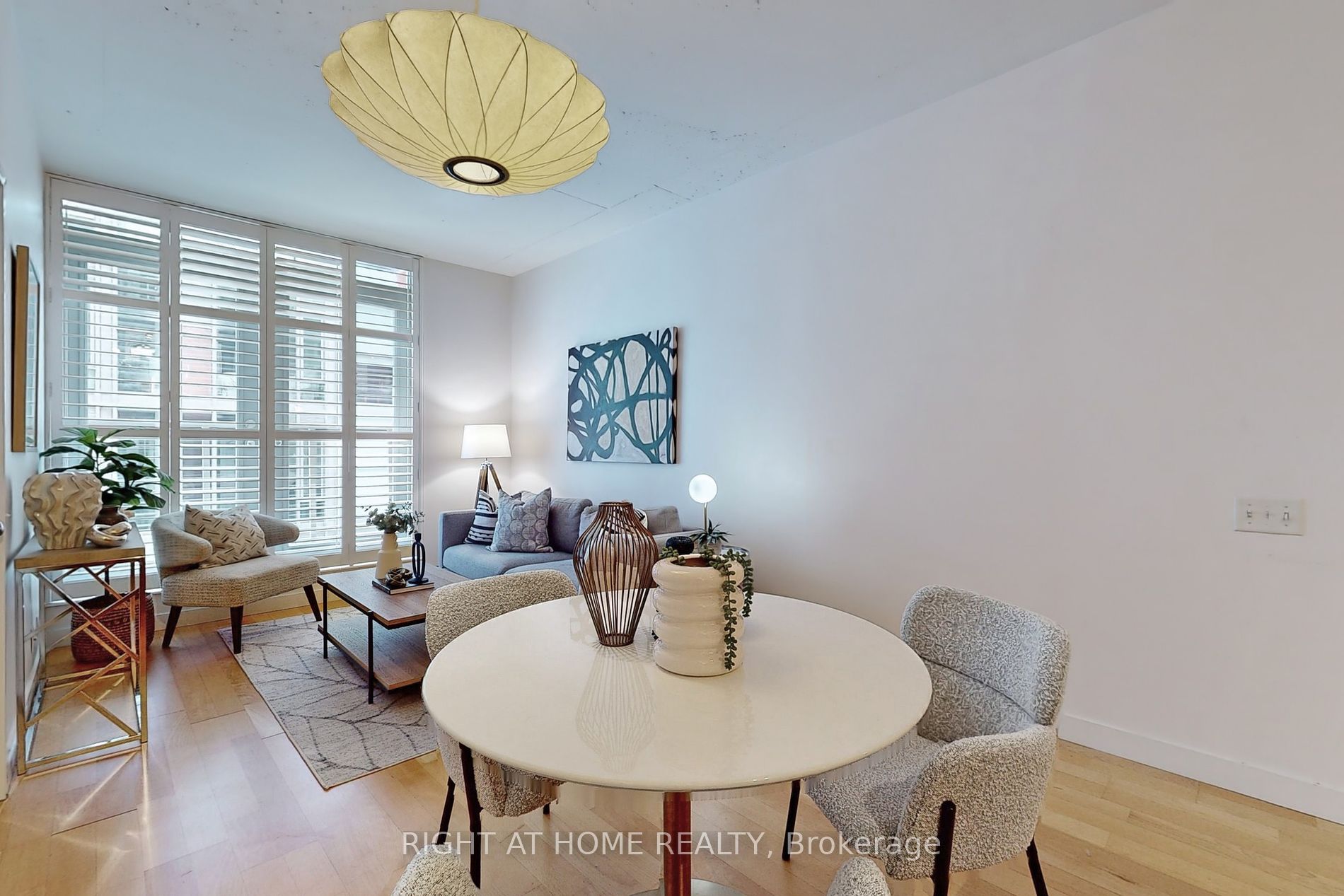 36 Charlotte St, #405