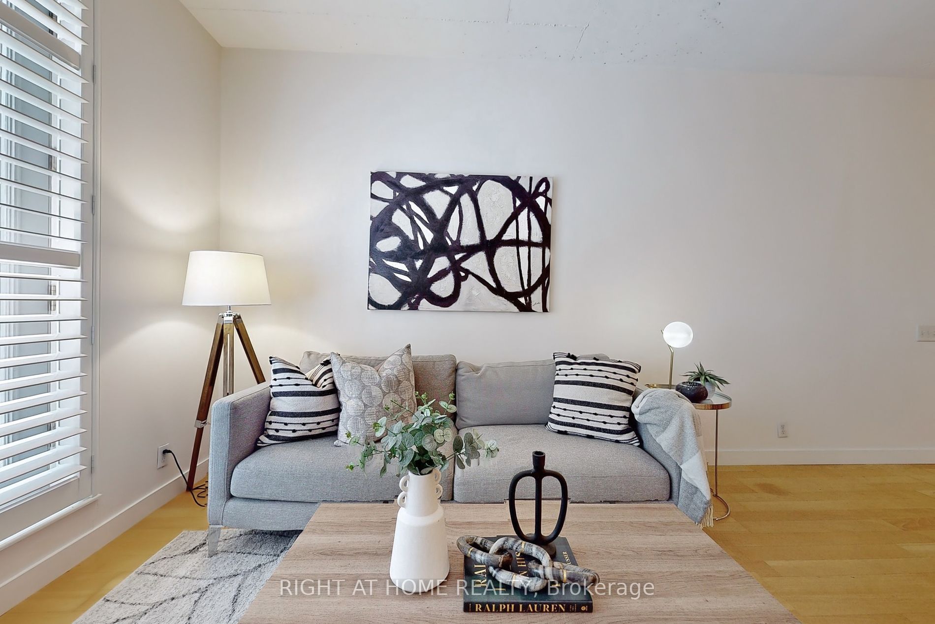 36 Charlotte St, #405