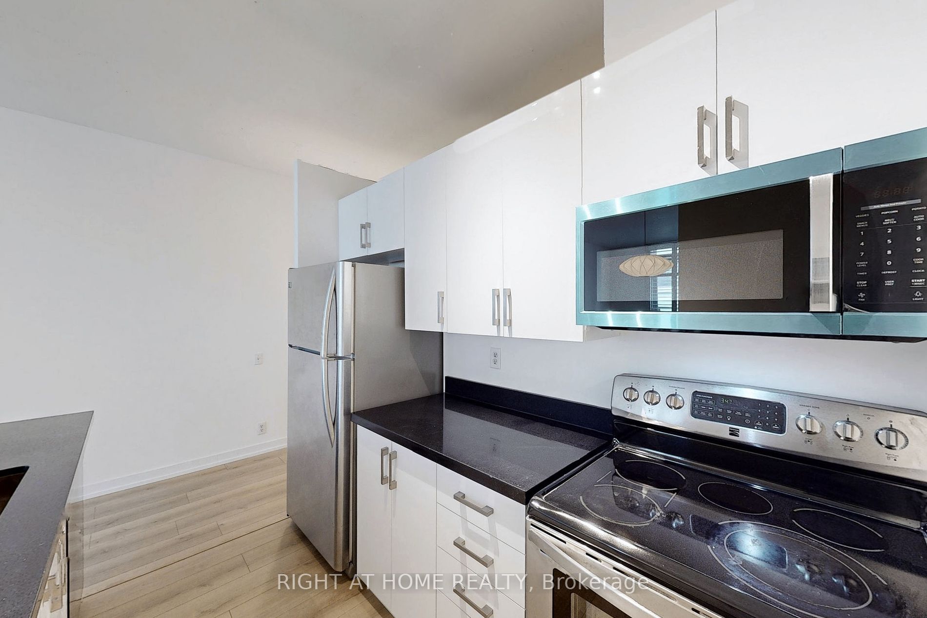 36 Charlotte St, #405