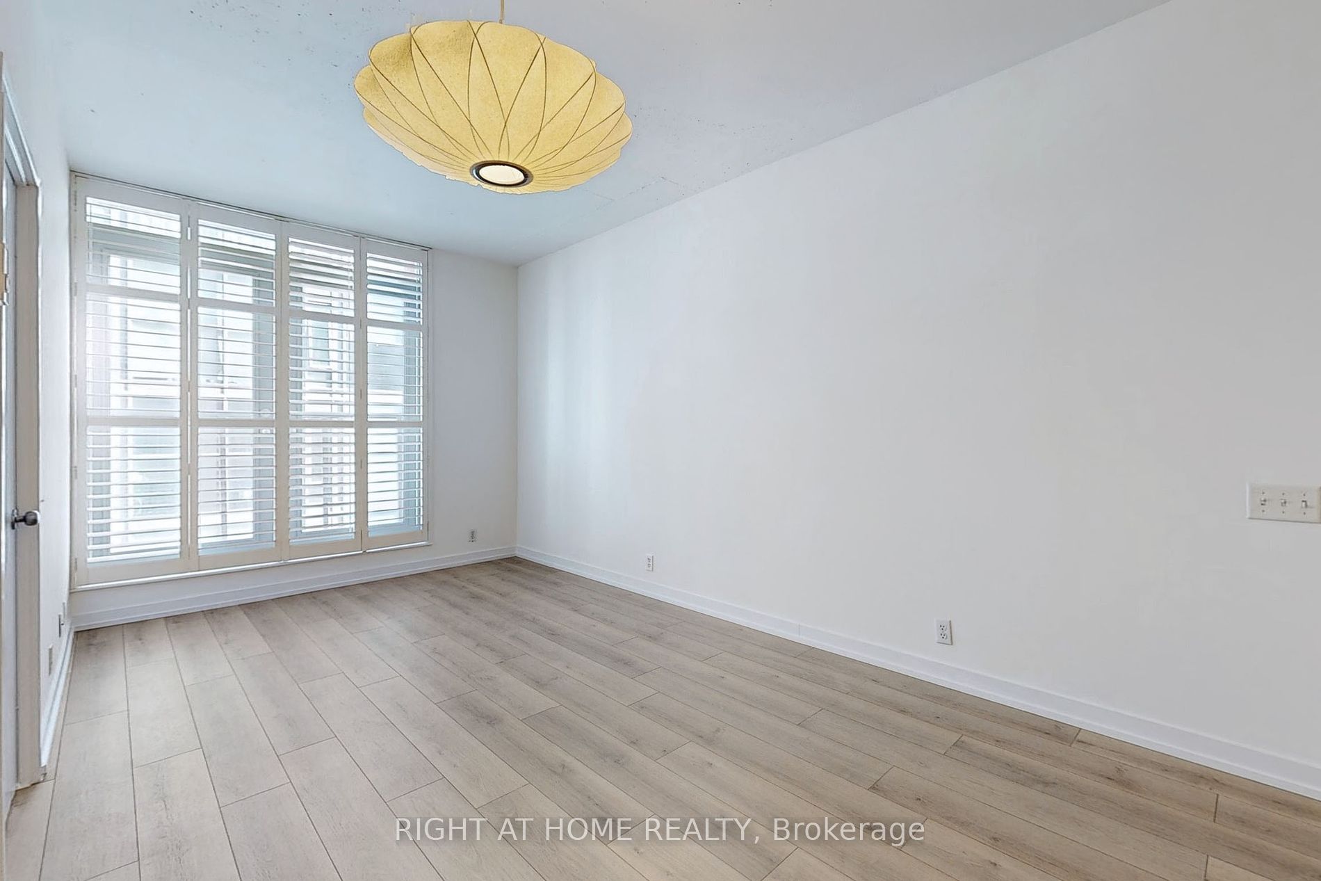 36 Charlotte St, #405