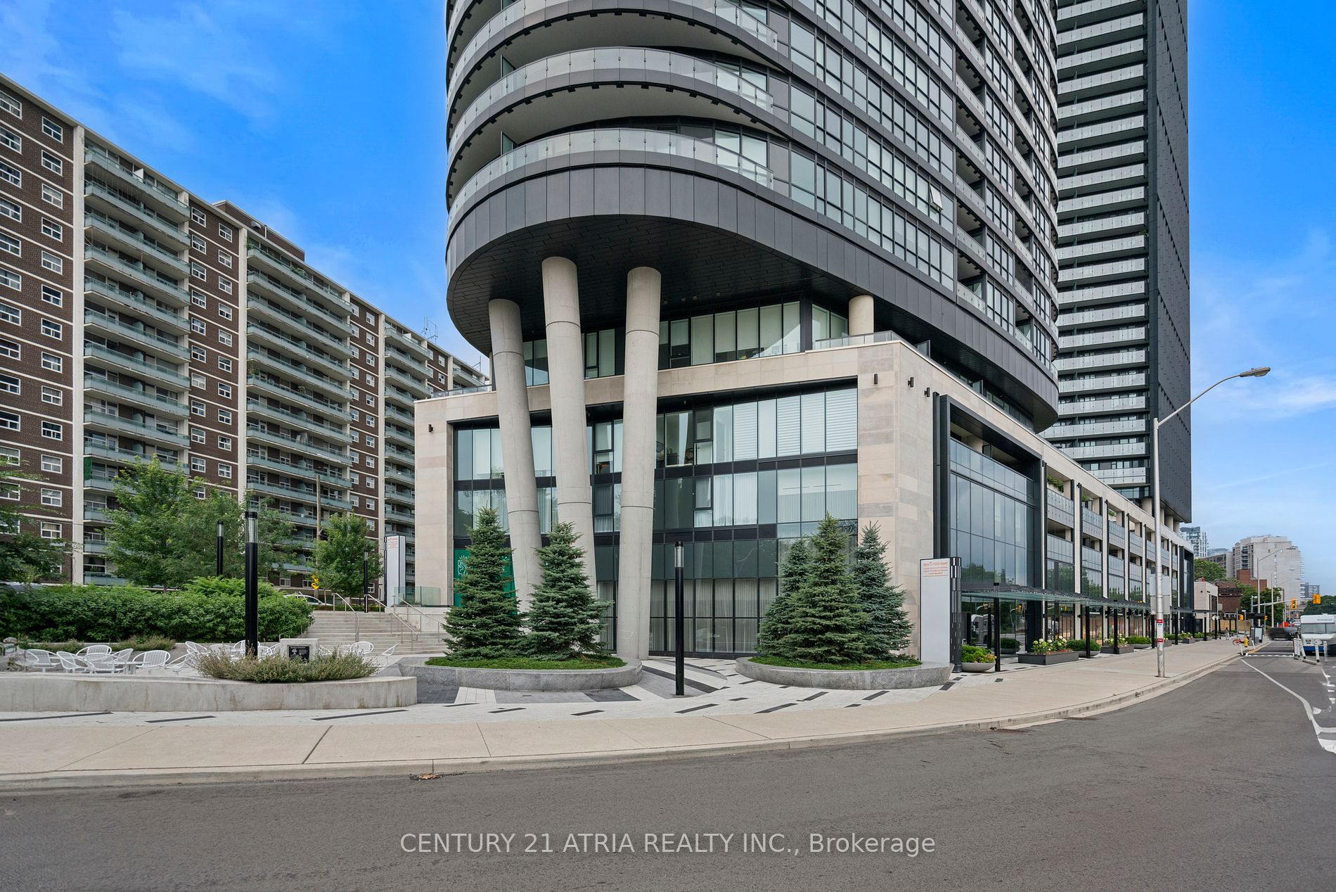 585 Bloor Street E, #320