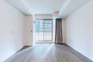 125 BLUE JAYS Way, #907