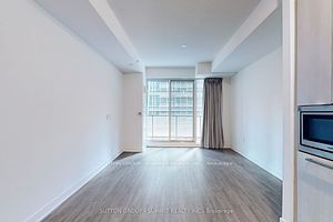 125 BLUE JAYS Way, #907