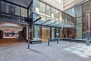 125 BLUE JAYS Way, #907