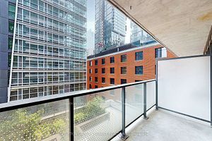 125 BLUE JAYS Way, #907