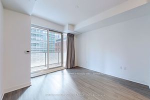 125 BLUE JAYS Way, #907