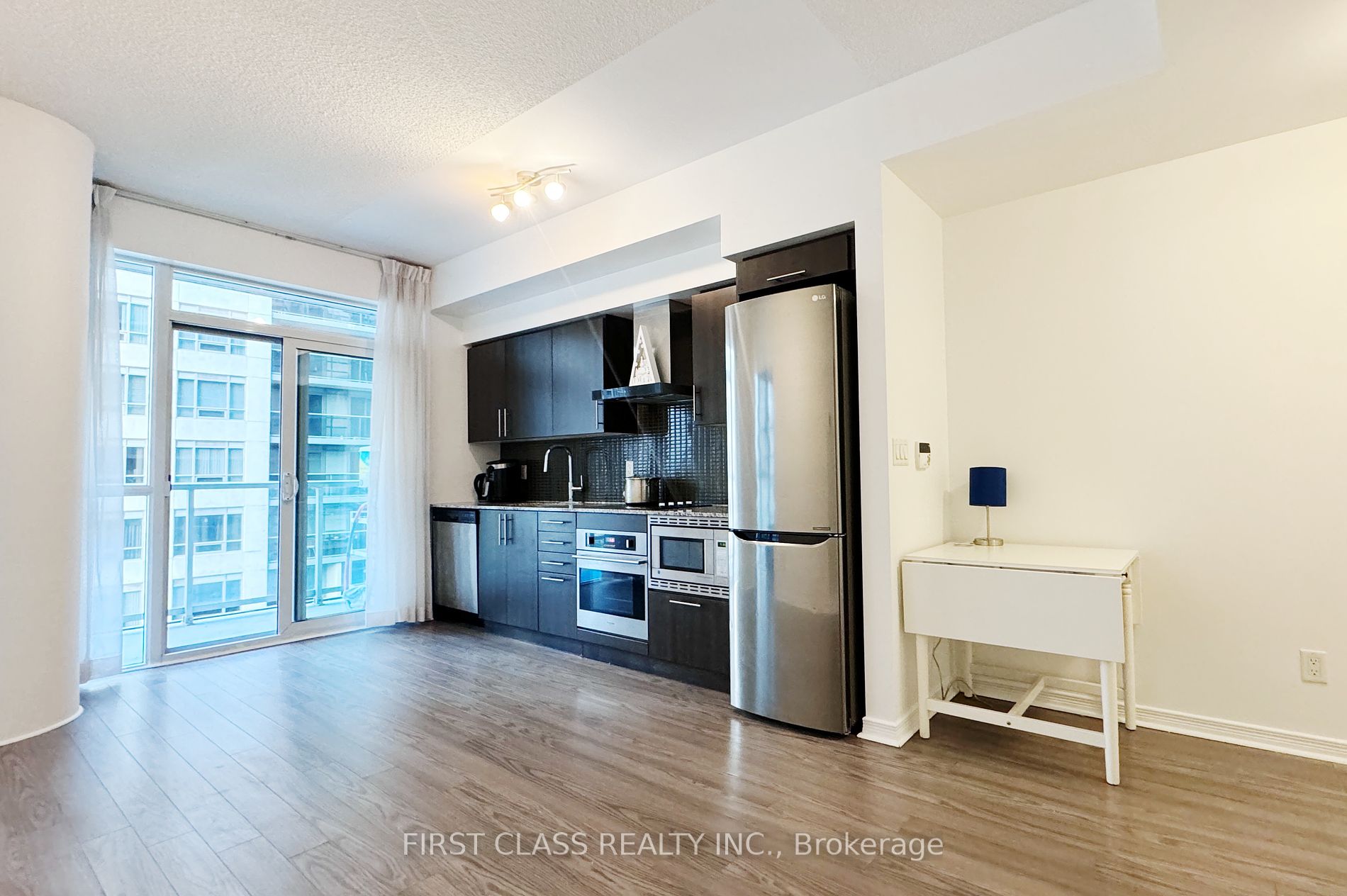352 Front St W, #1217