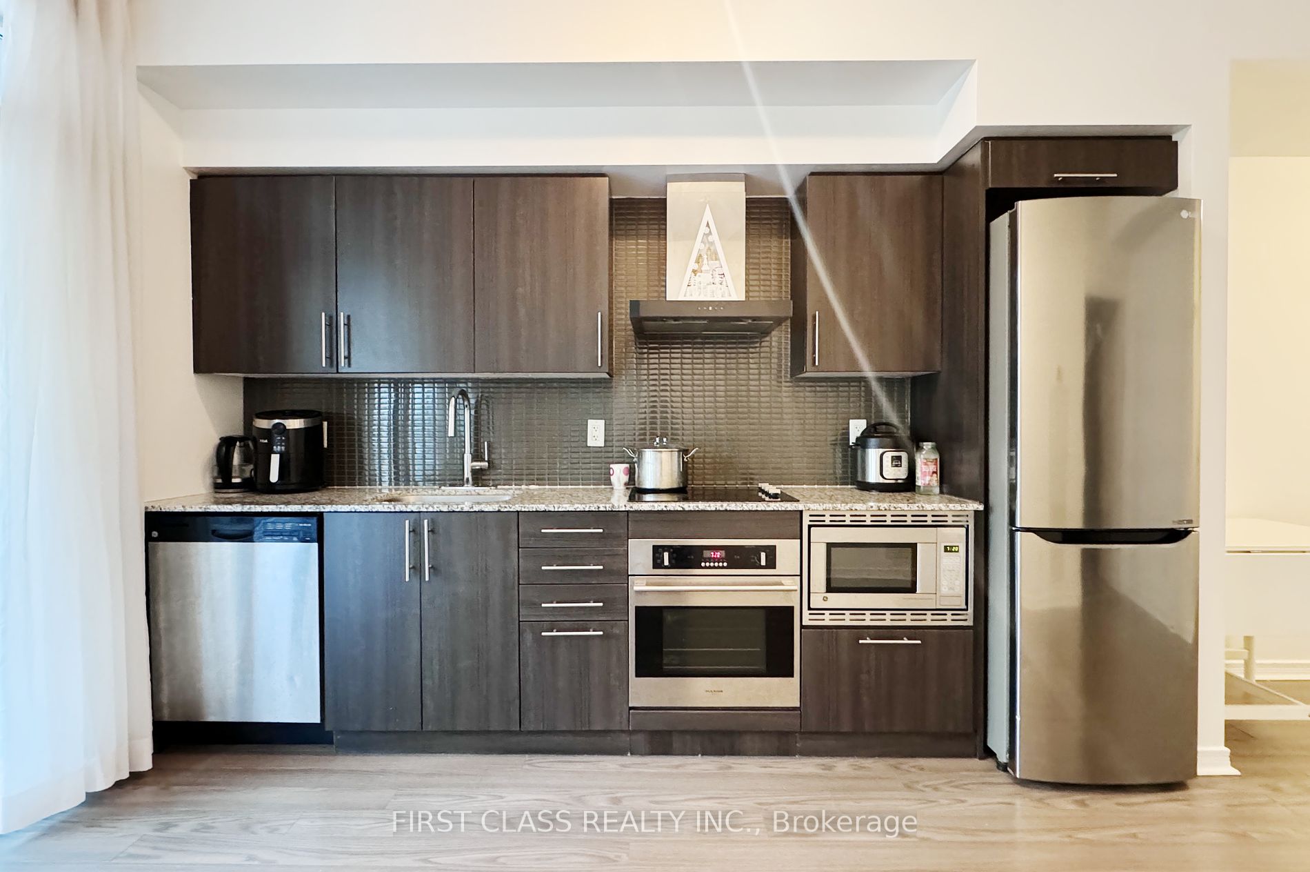 352 Front St W, #1217