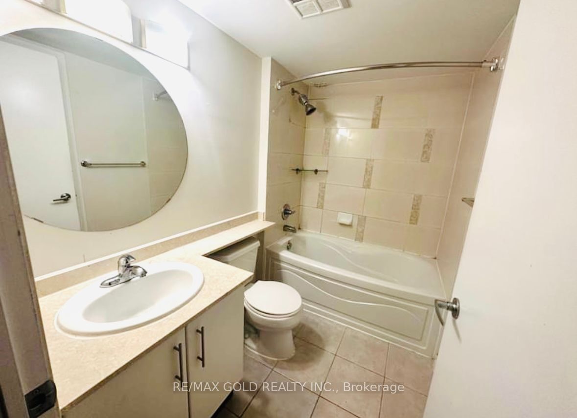 16 Yonge Street #1808