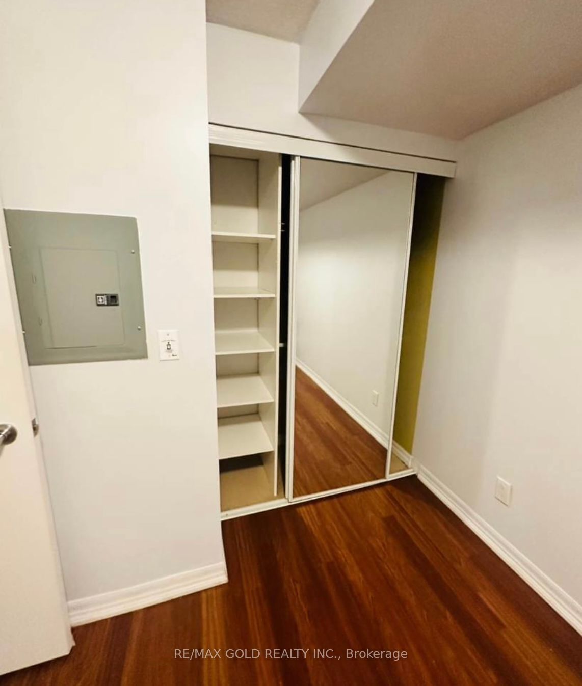 16 Yonge Street #1808