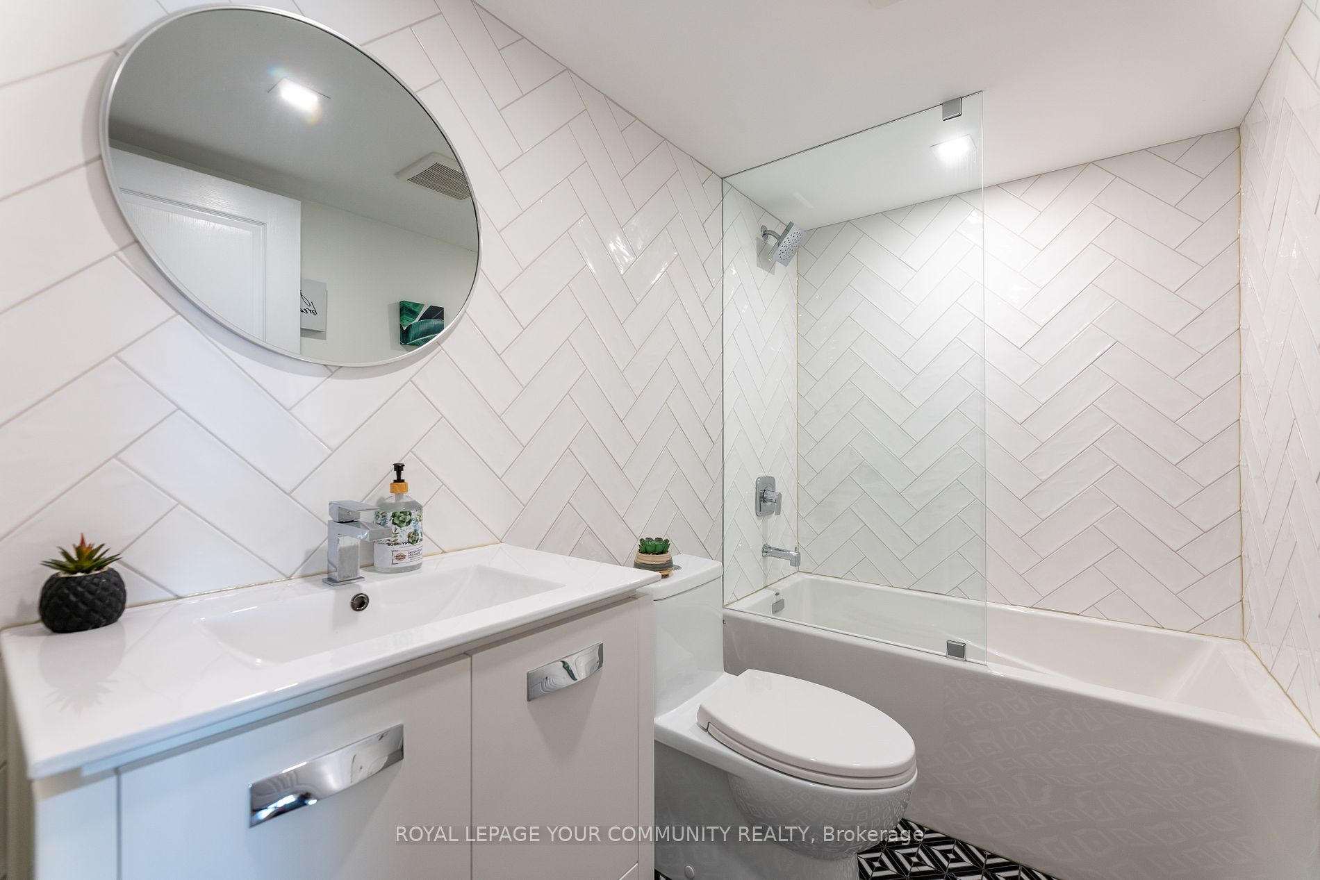 323 Richmond Street E, #707