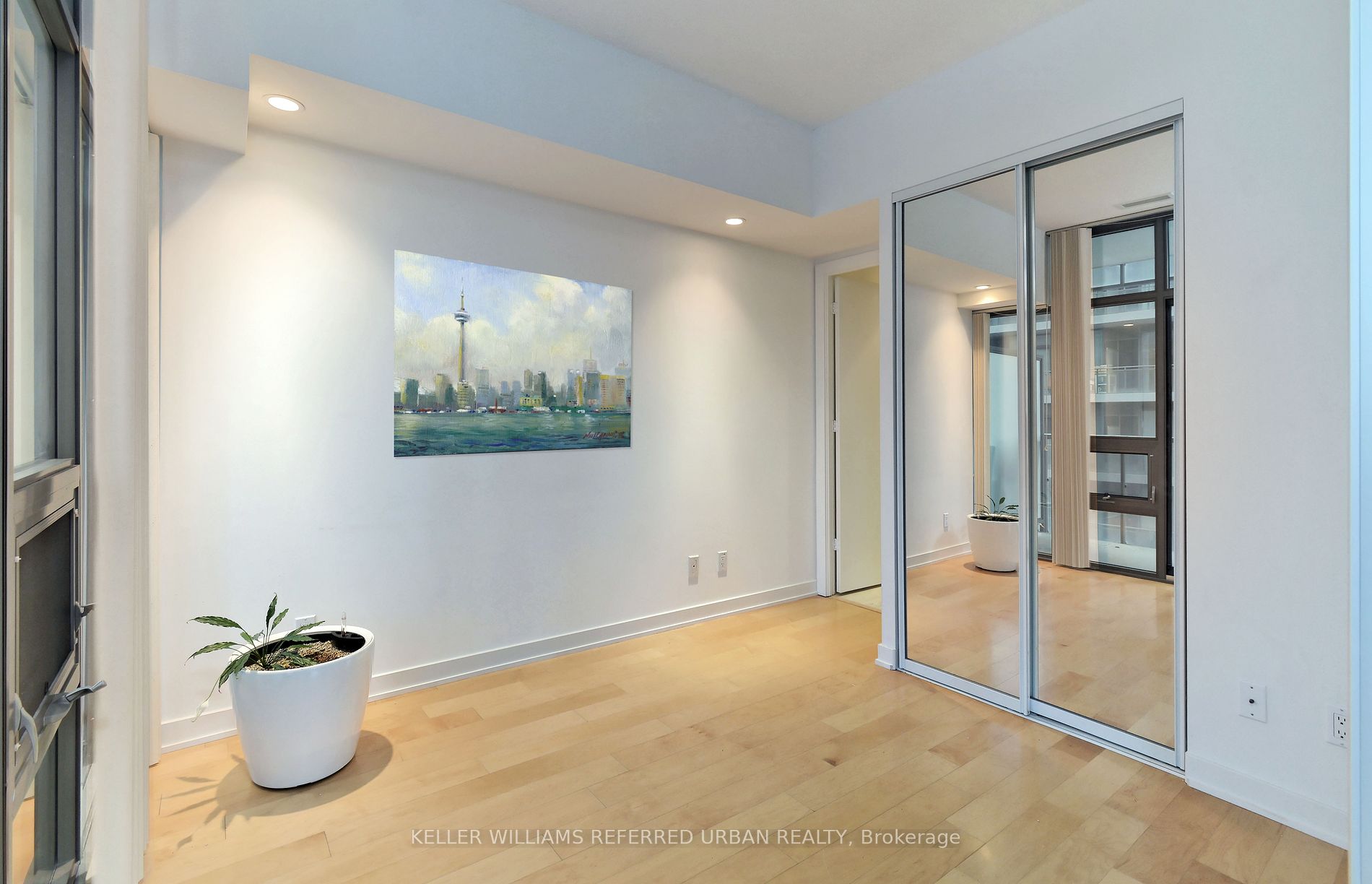 33 Charles Street E, #911