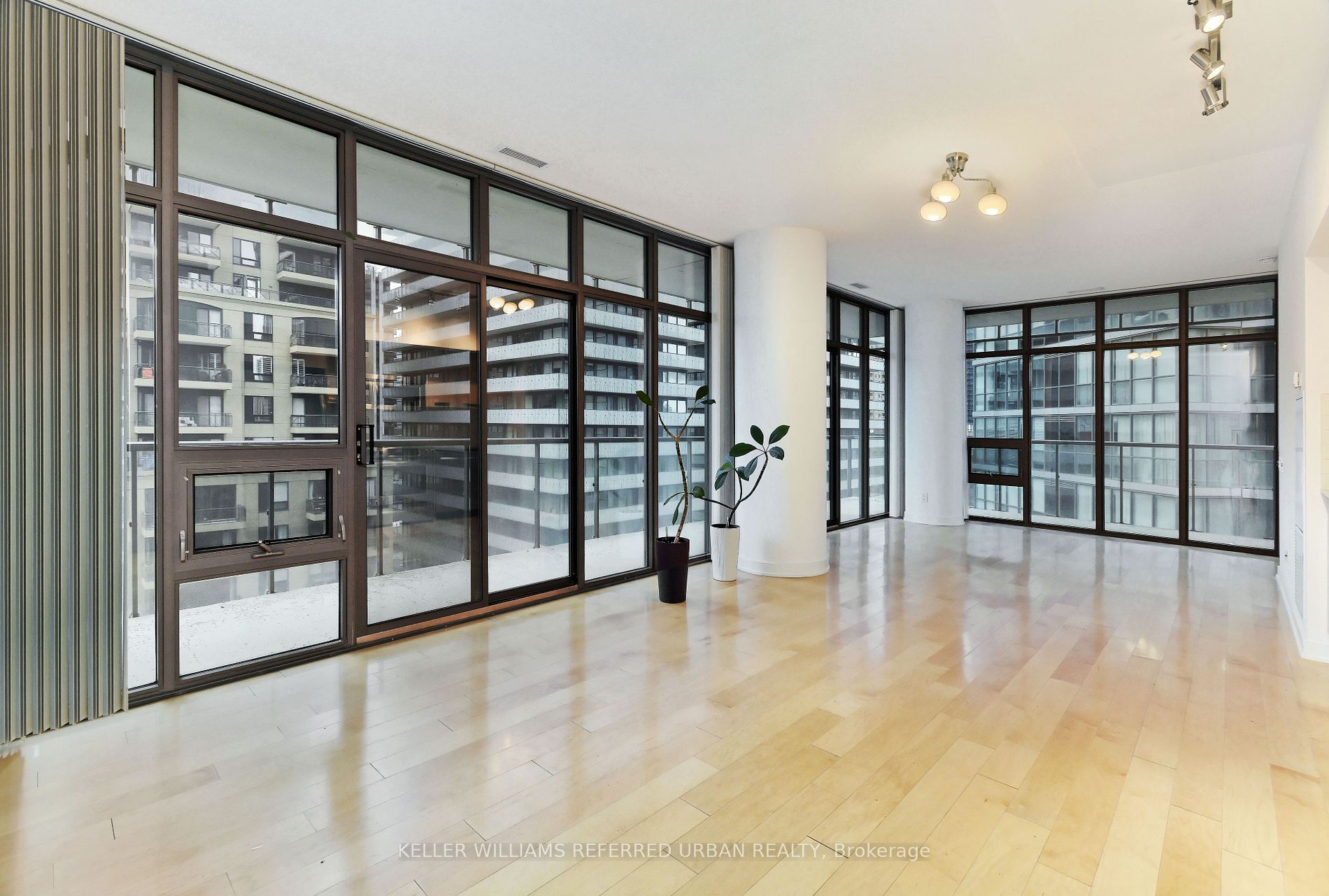 33 Charles Street E, #911