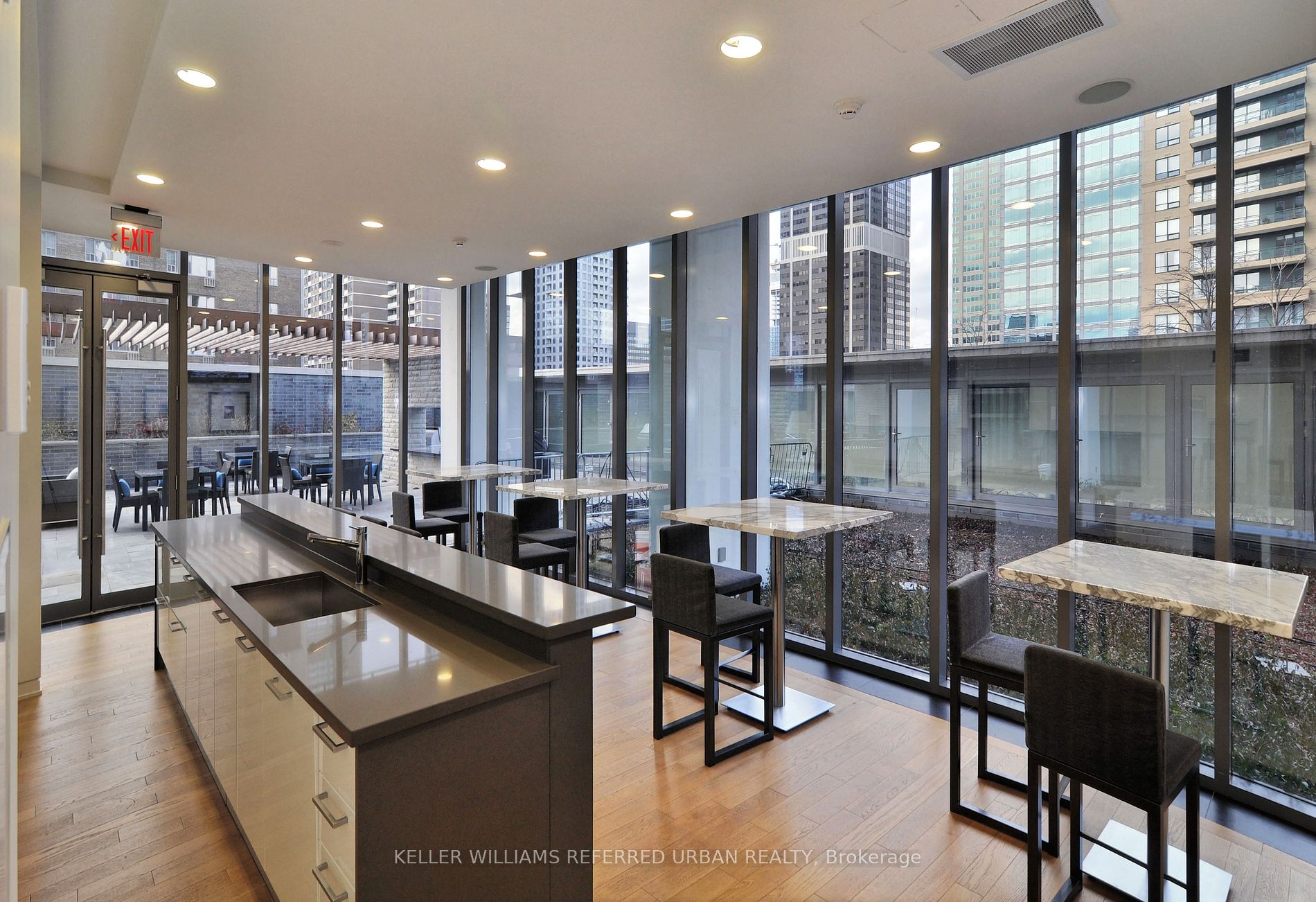 33 Charles Street E, #911