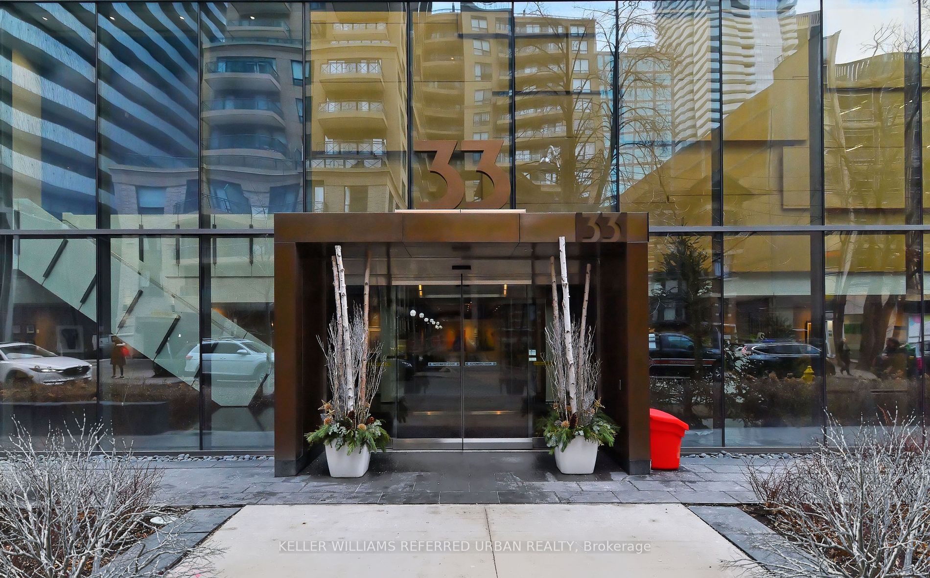 33 Charles Street E, #911