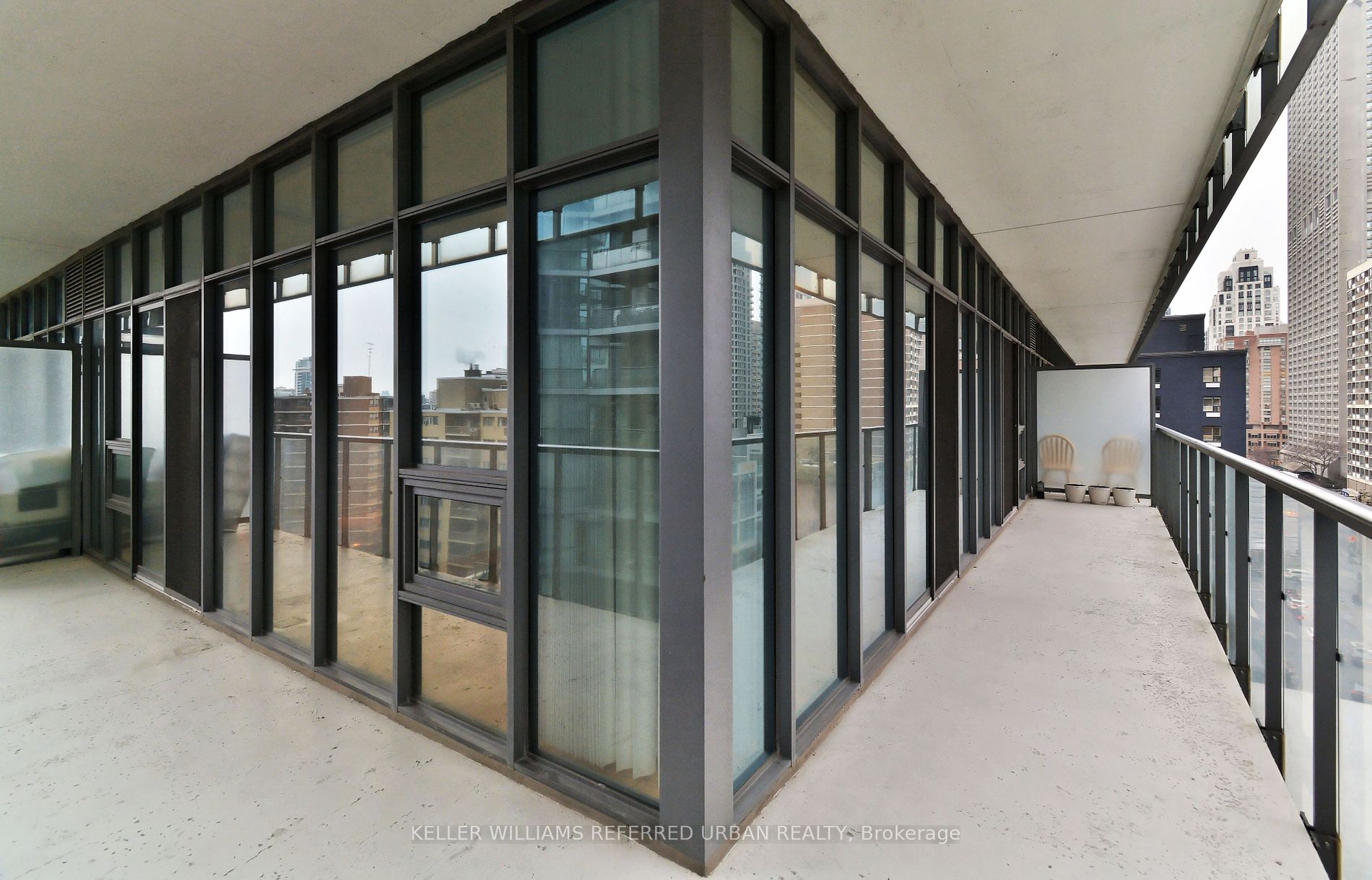 33 Charles Street E, #911