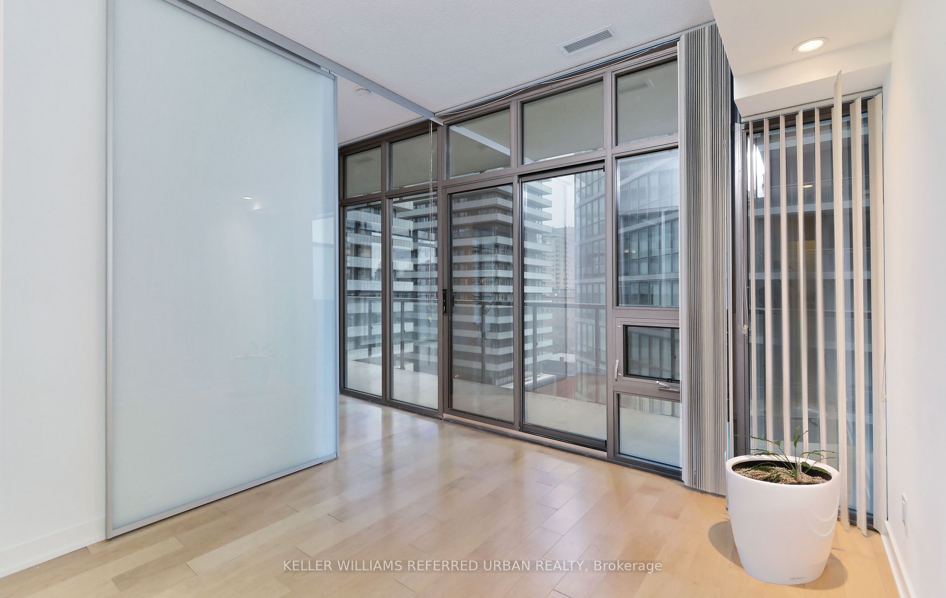 33 Charles Street E, #911