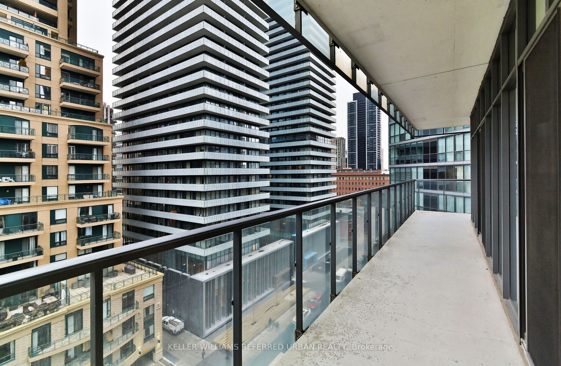33 Charles Street E, #911