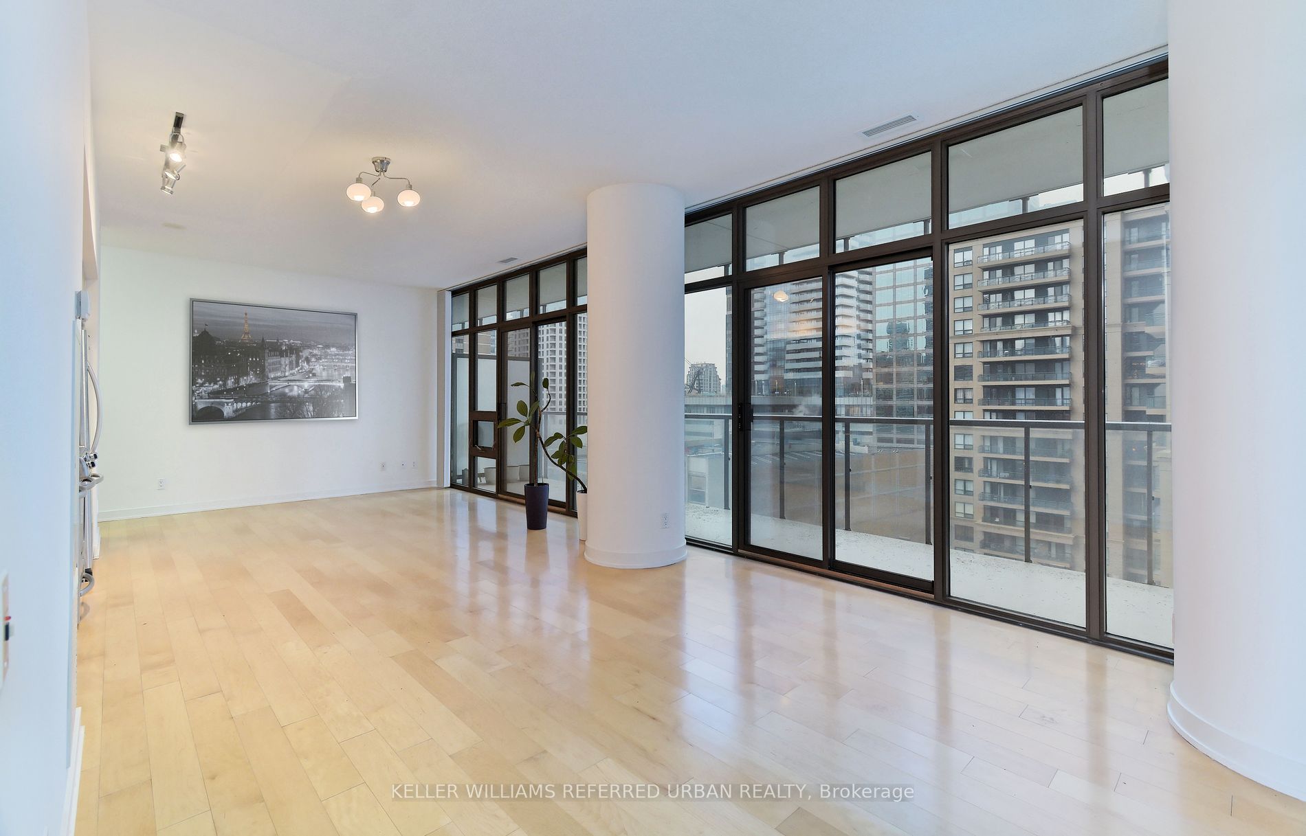 33 Charles Street E, #911