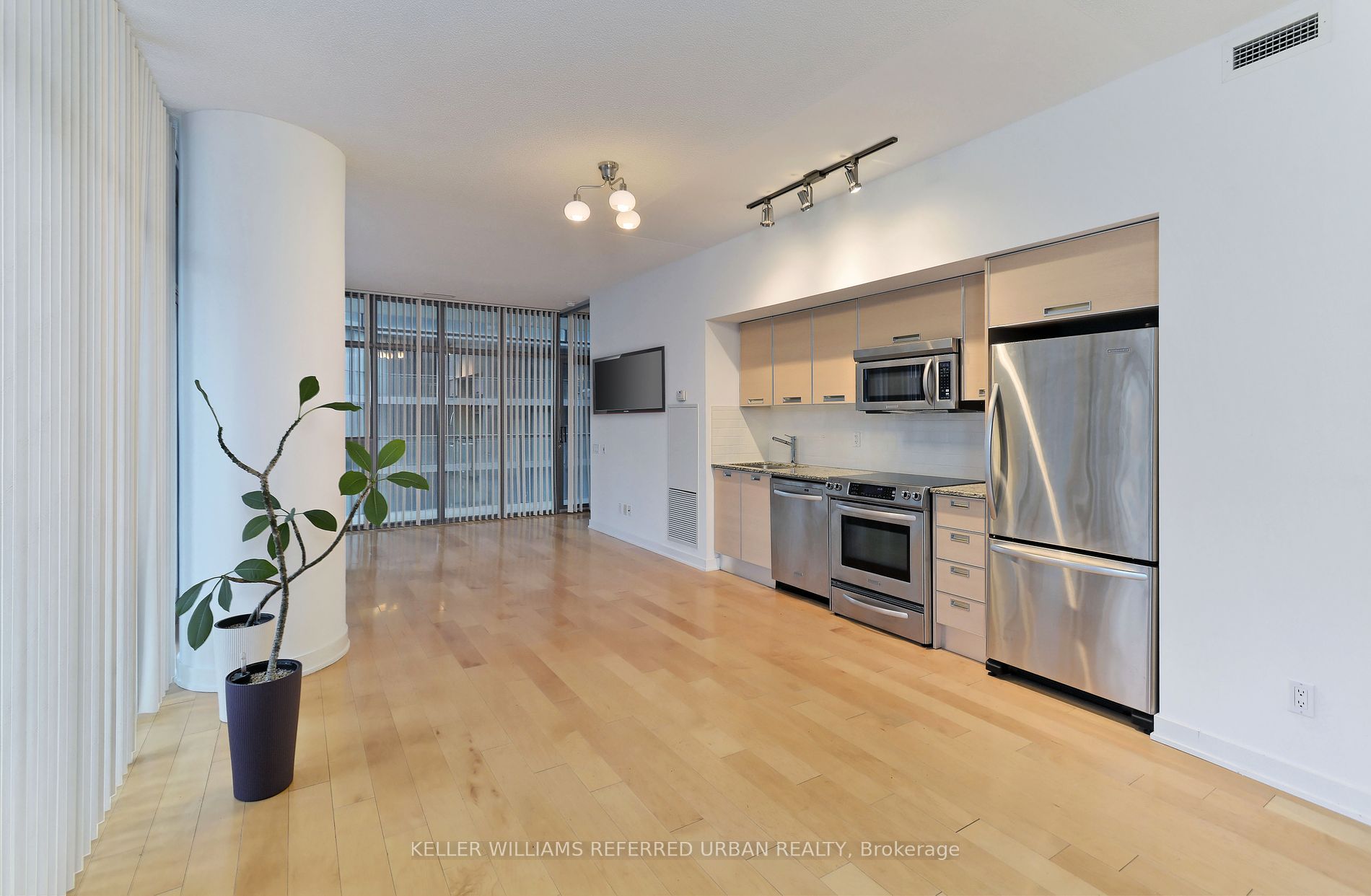 33 Charles Street E, #911