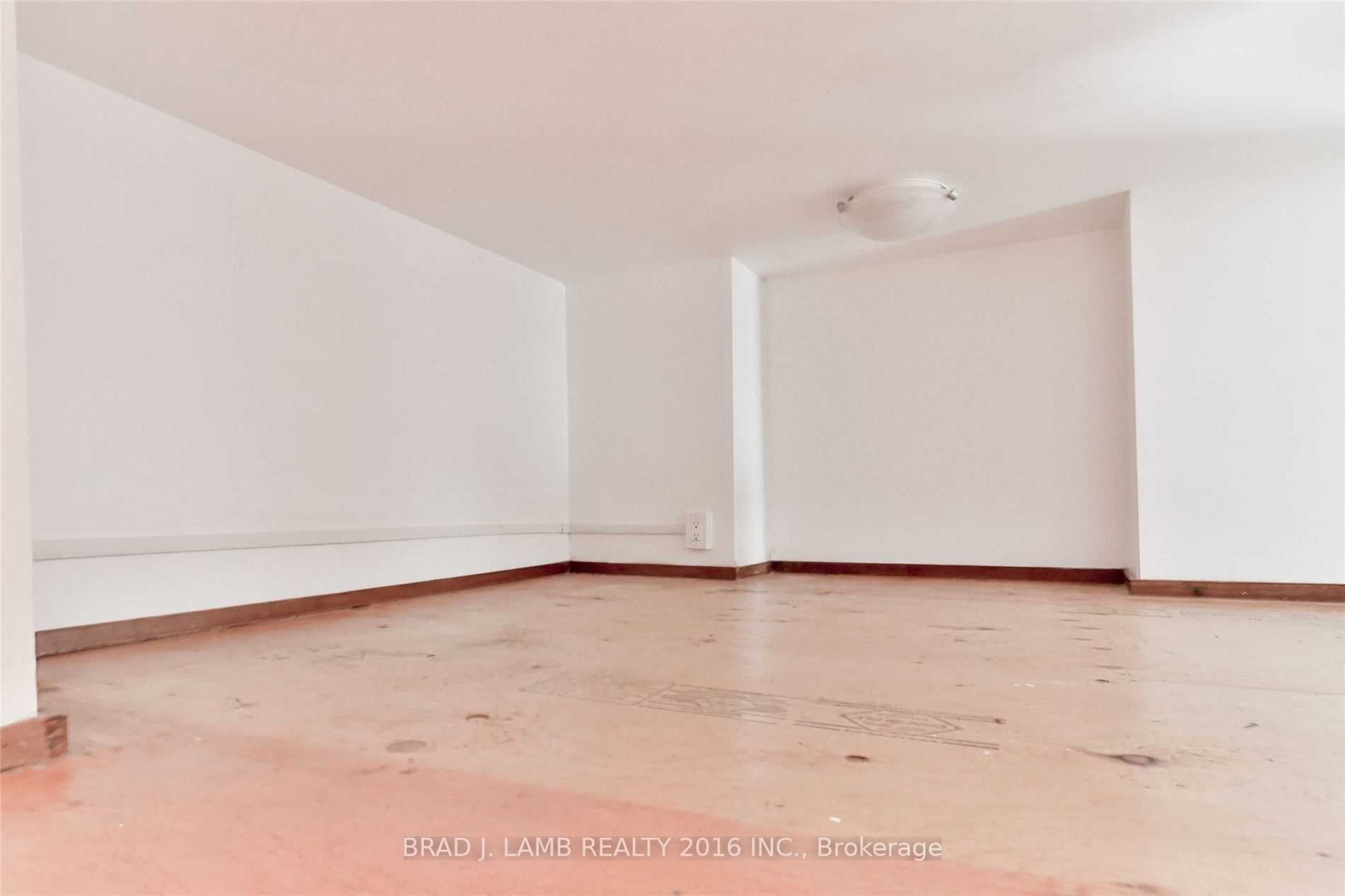 915 King Street W, #409